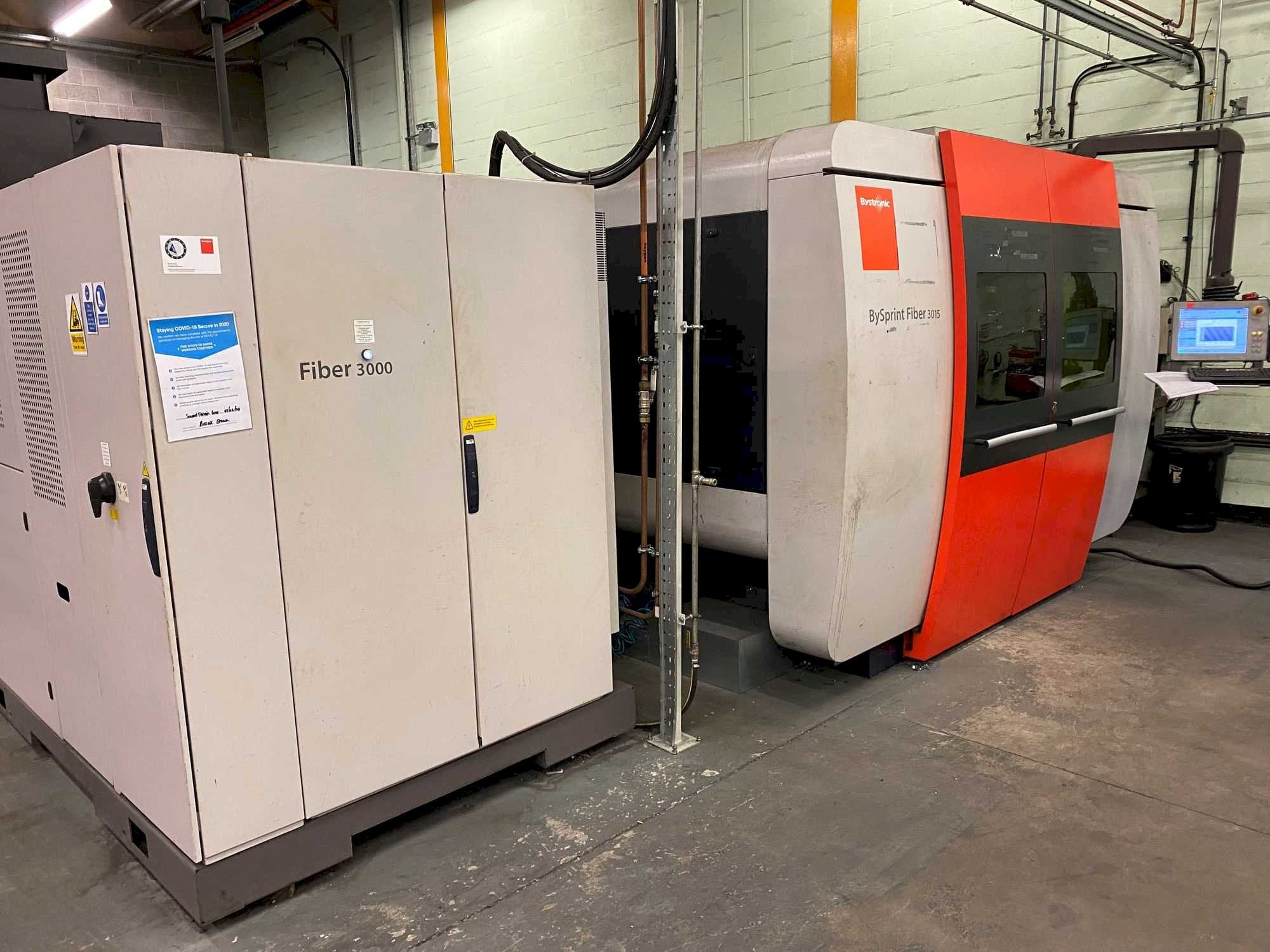 Frontansicht der Bystronic BySprint 3015 Fiber  Maschine