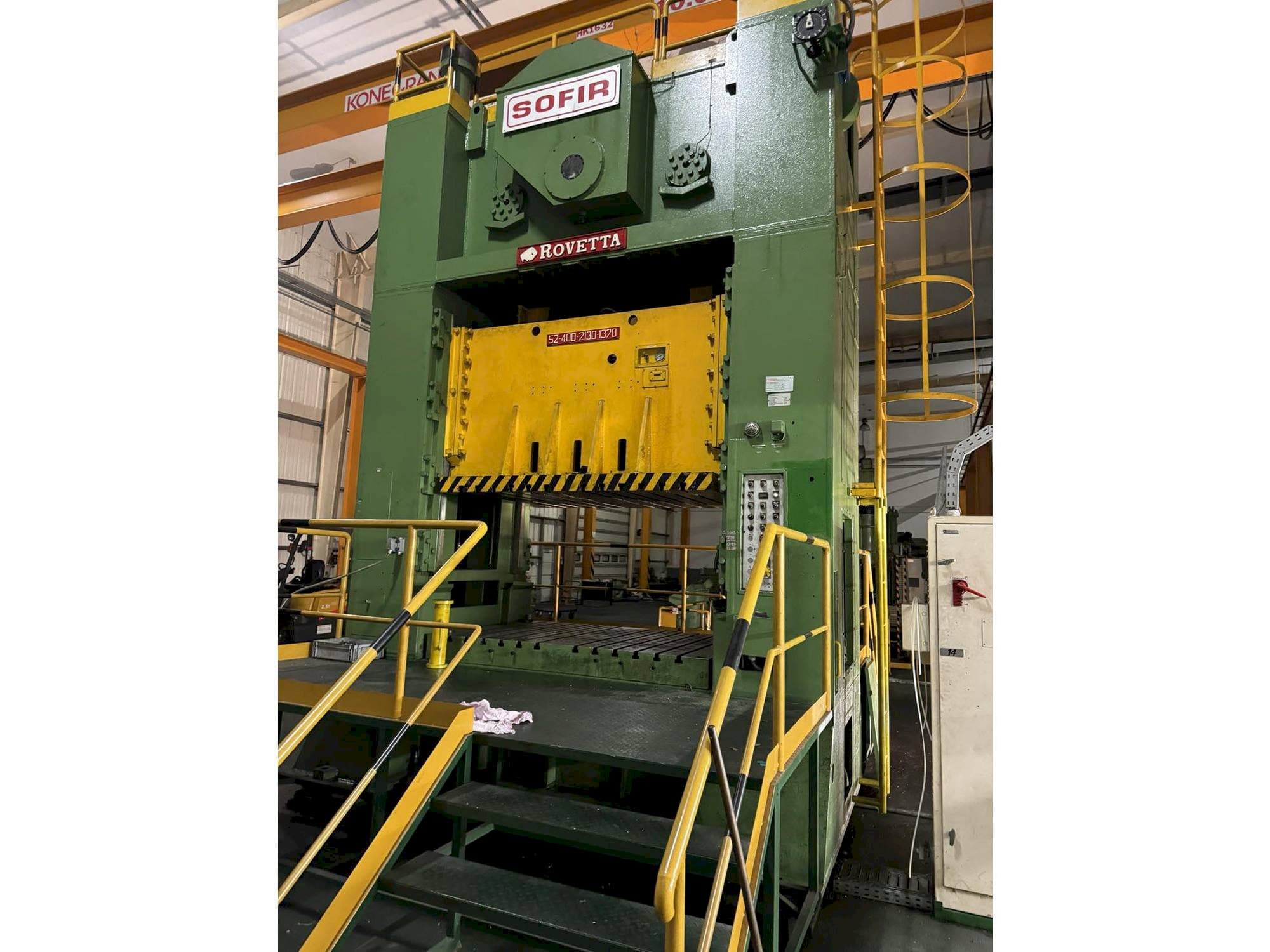 Frontansicht der ROVETTA 400t  Maschine