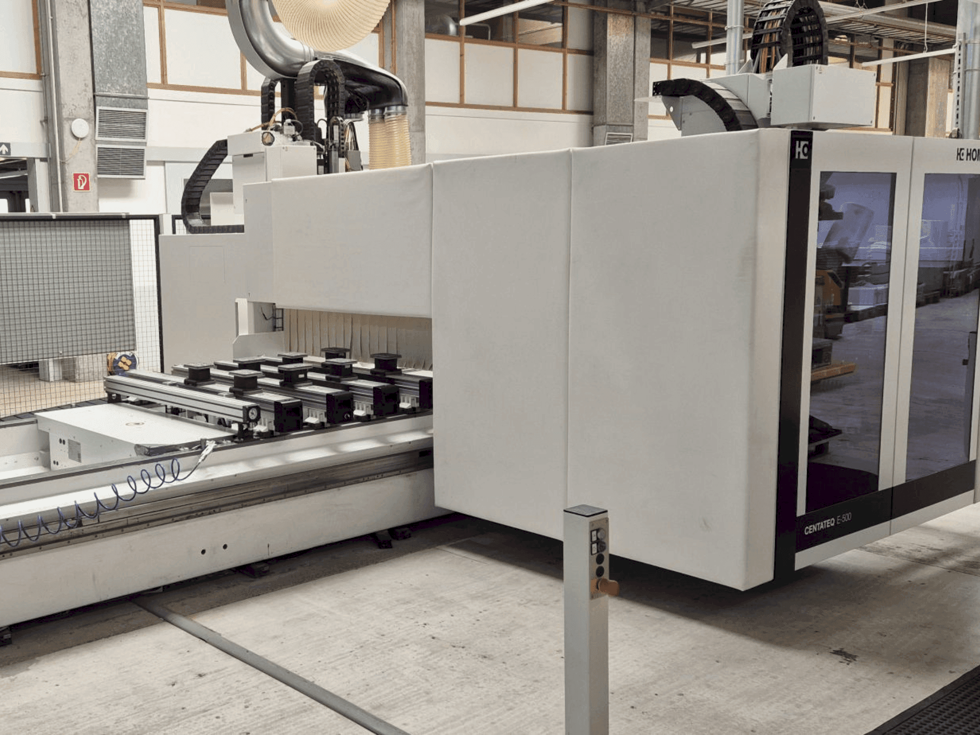 Frontansicht der HOMAG CENTATEQ E-500  Maschine