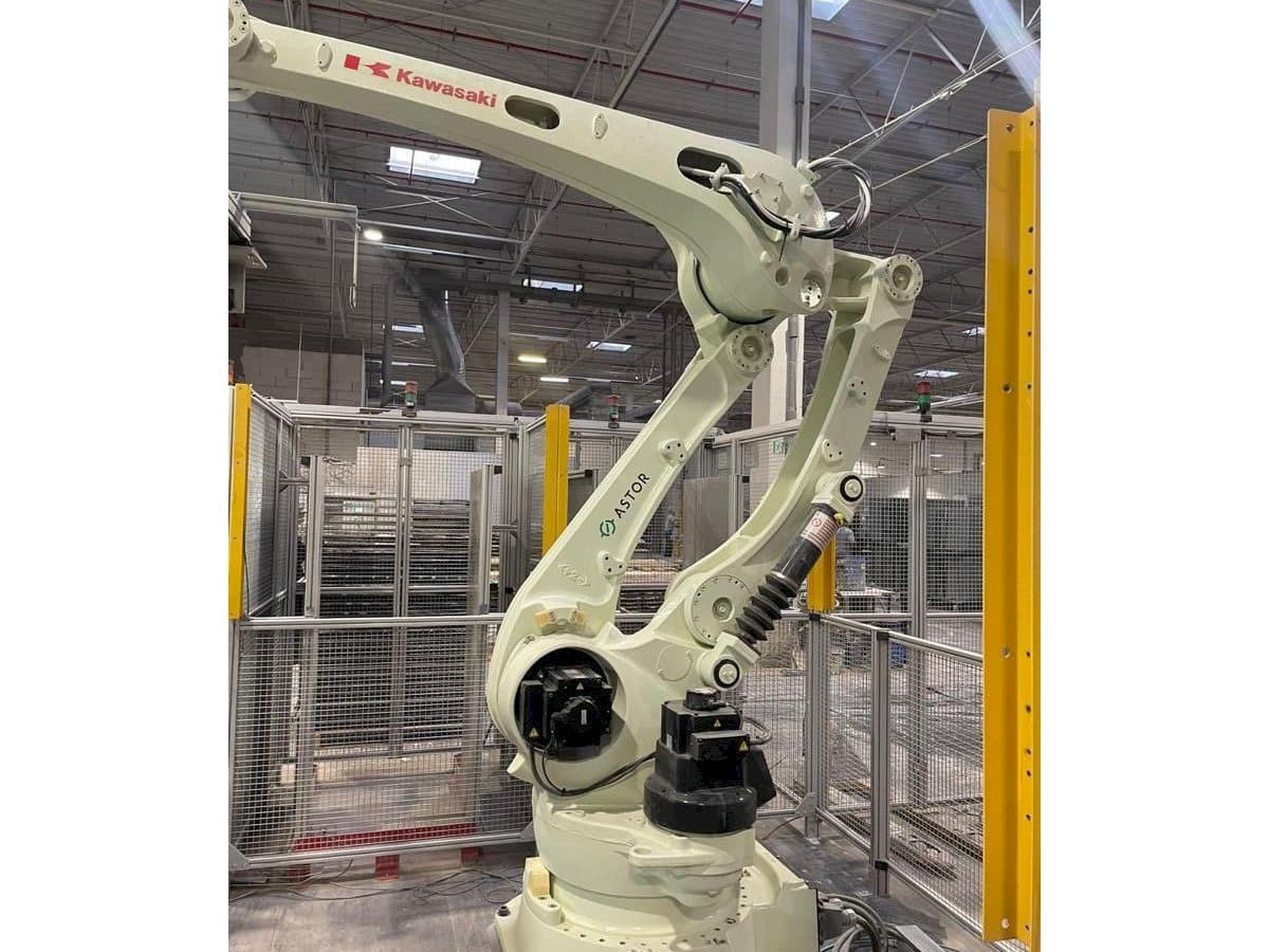 Frontansicht der Kawasaki 3CP180L-AC03  Maschine