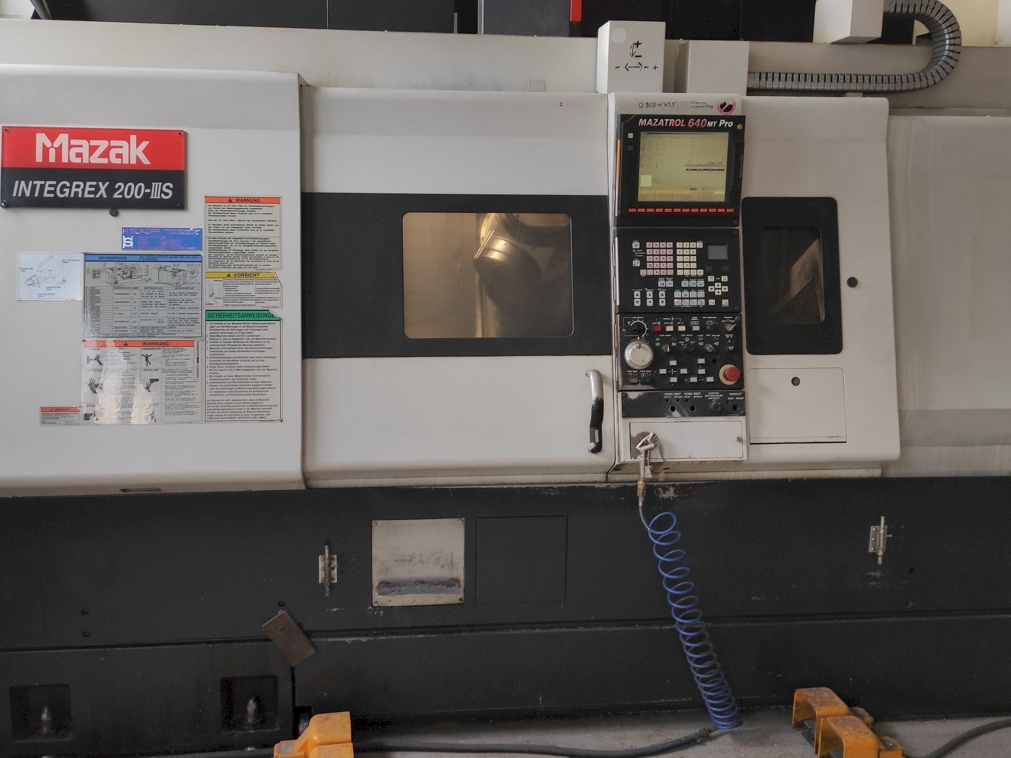 Frontansicht der Mazak Integrex 200-III S  Maschine