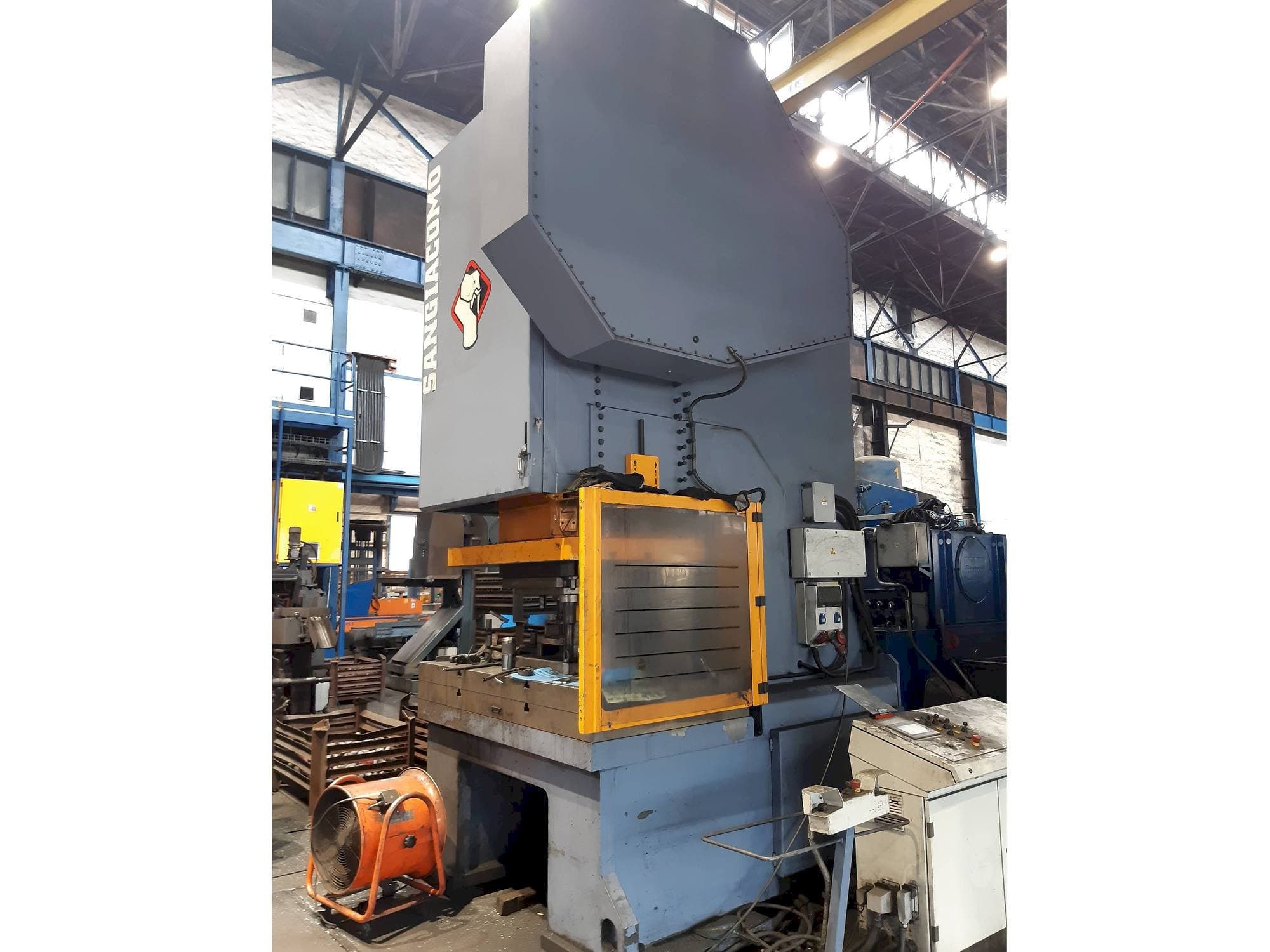 Frontansicht der Sangiacomo T.450 RCE  Maschine