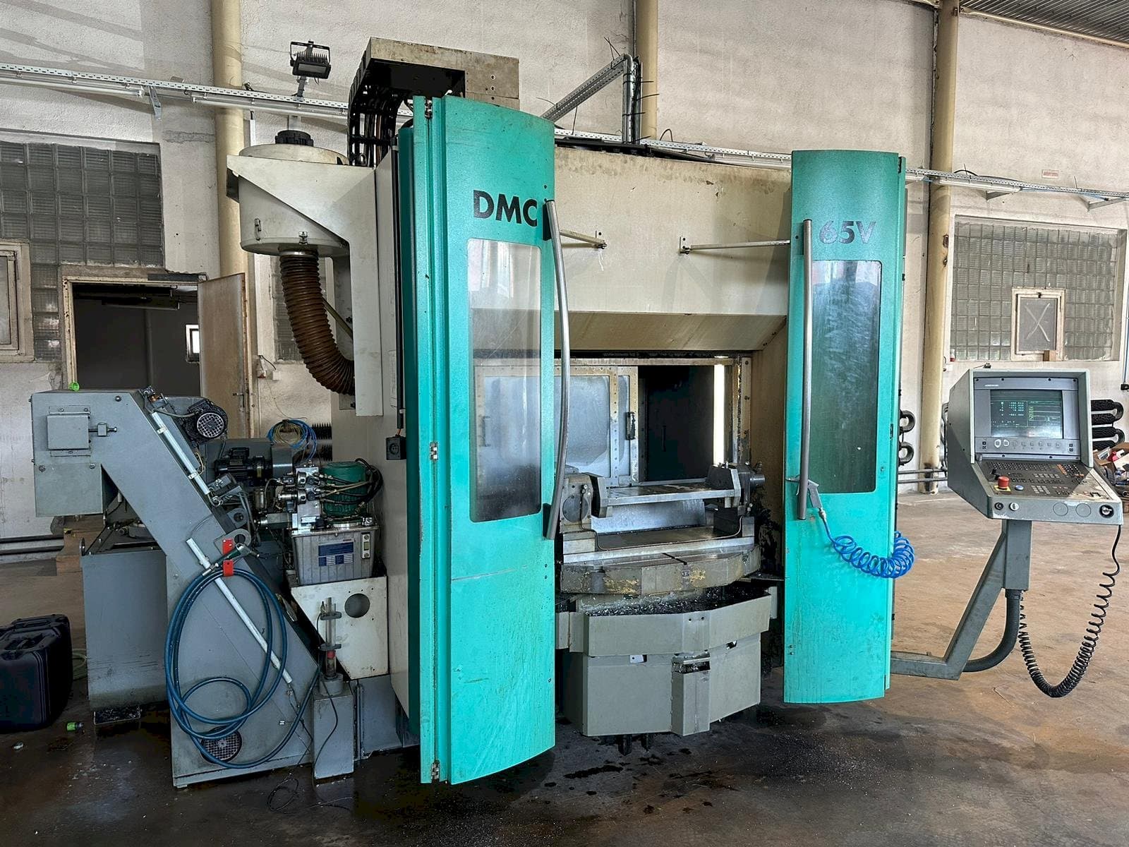 Frontansicht der DECKEL MAHO DMC 65V Maschine