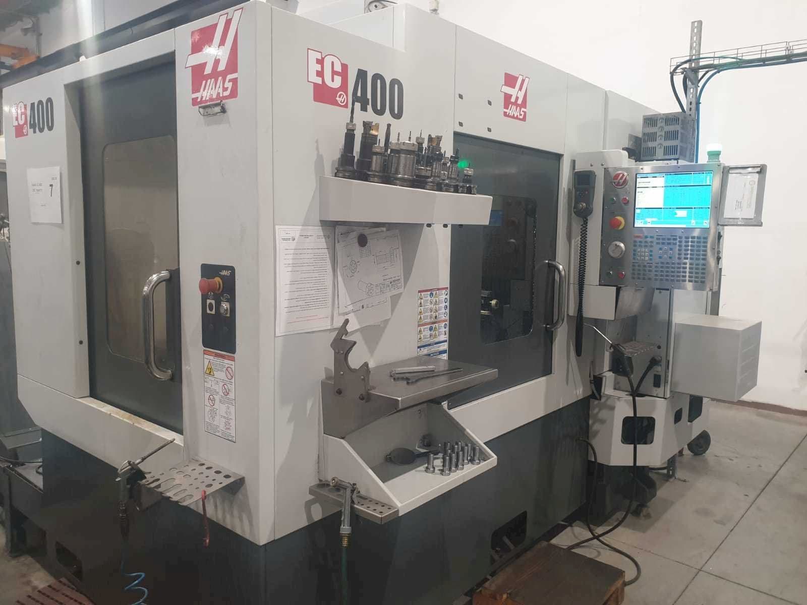 Frontansicht der HAAS EC400  Maschine