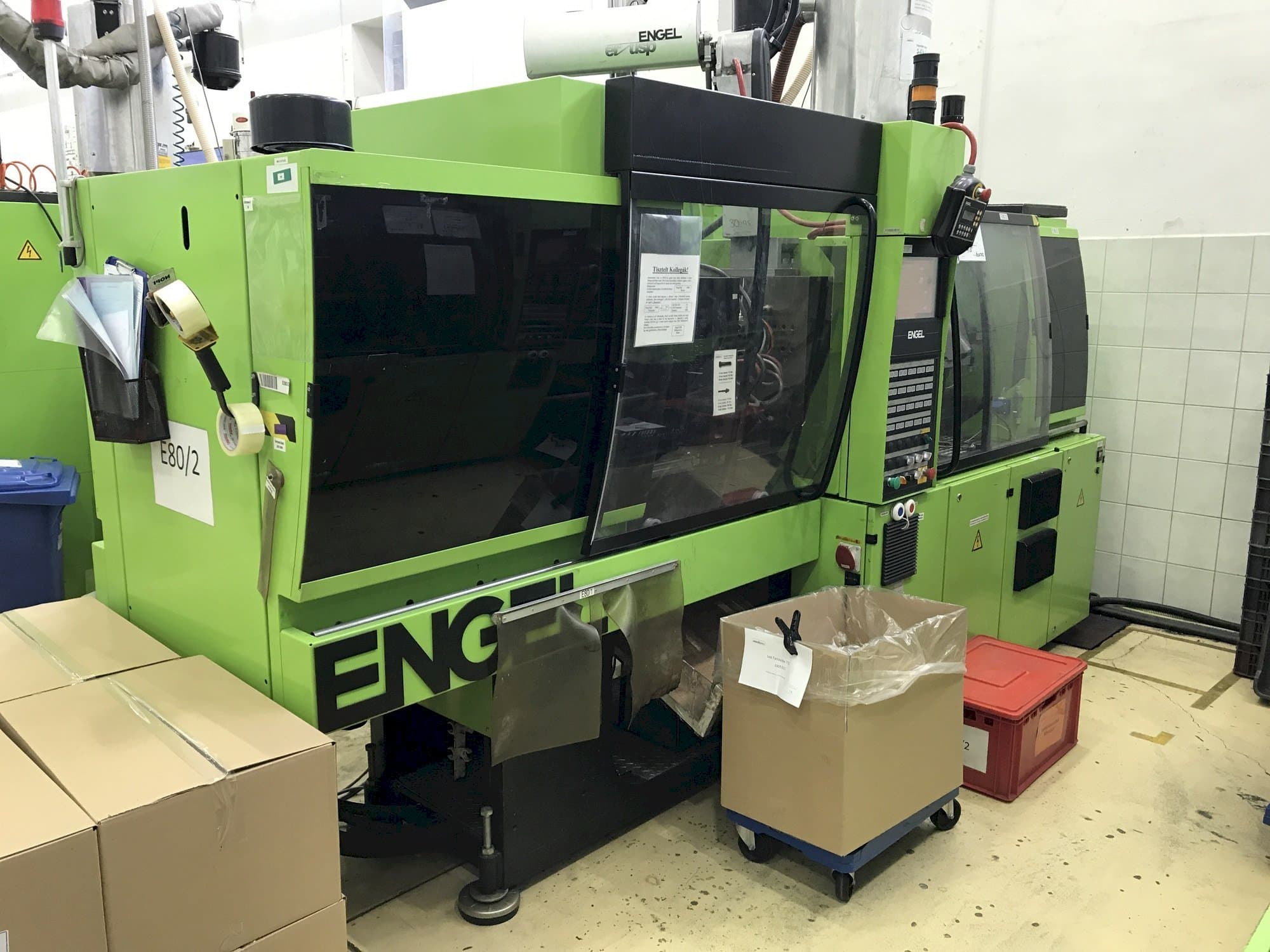 Frontansicht der ENGEL VC 330/80 Tech  Maschine