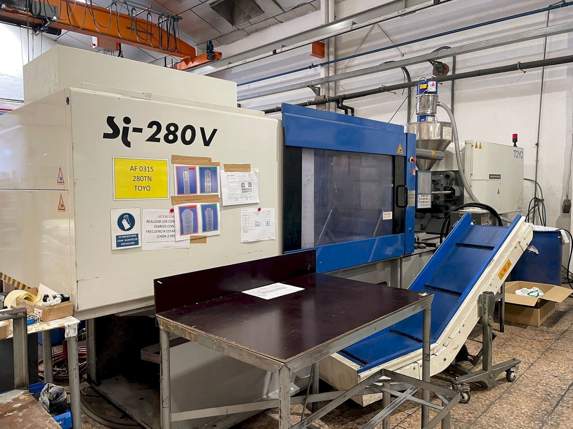 Frontansicht der Toyo Si-280-V  Maschine