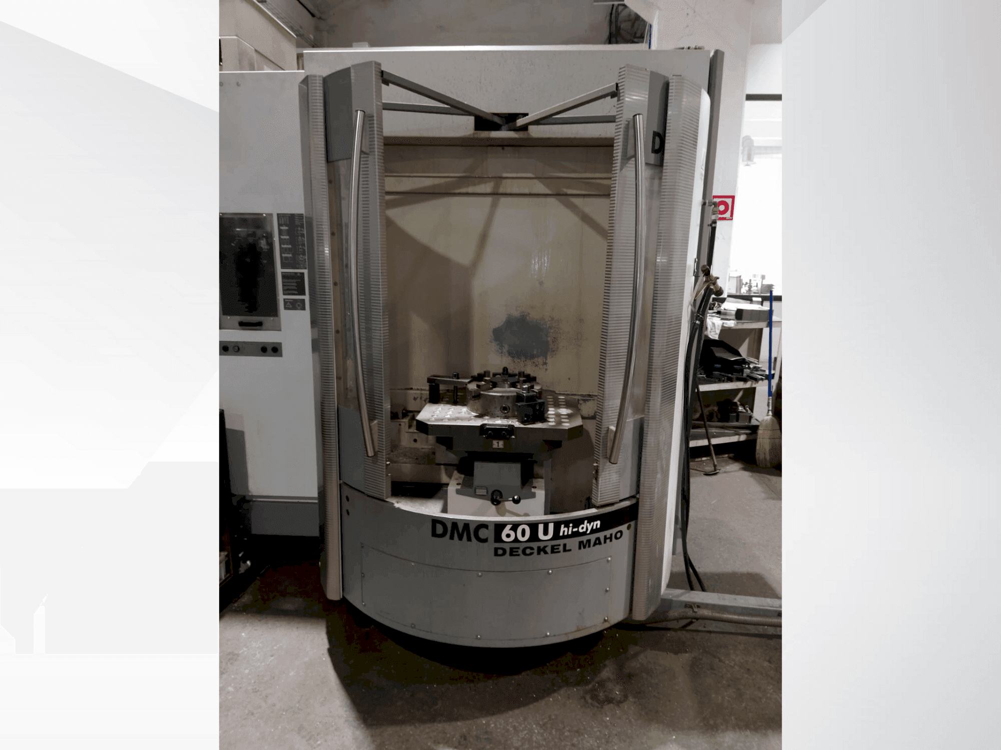 Frontansicht der DECKEL DMC 60 U hi-dyn  Maschine