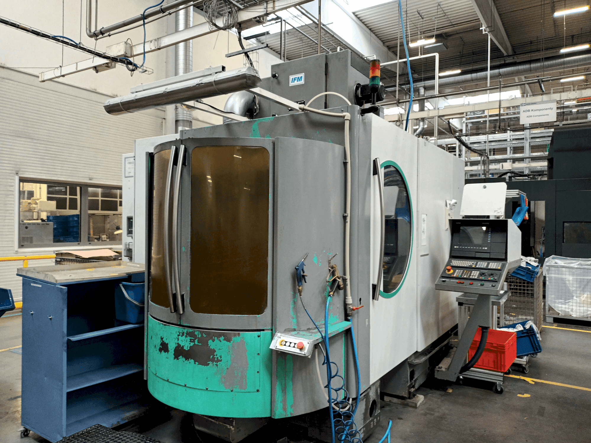 Frontansicht der DECKEL MAHO DMC 60H  Maschine