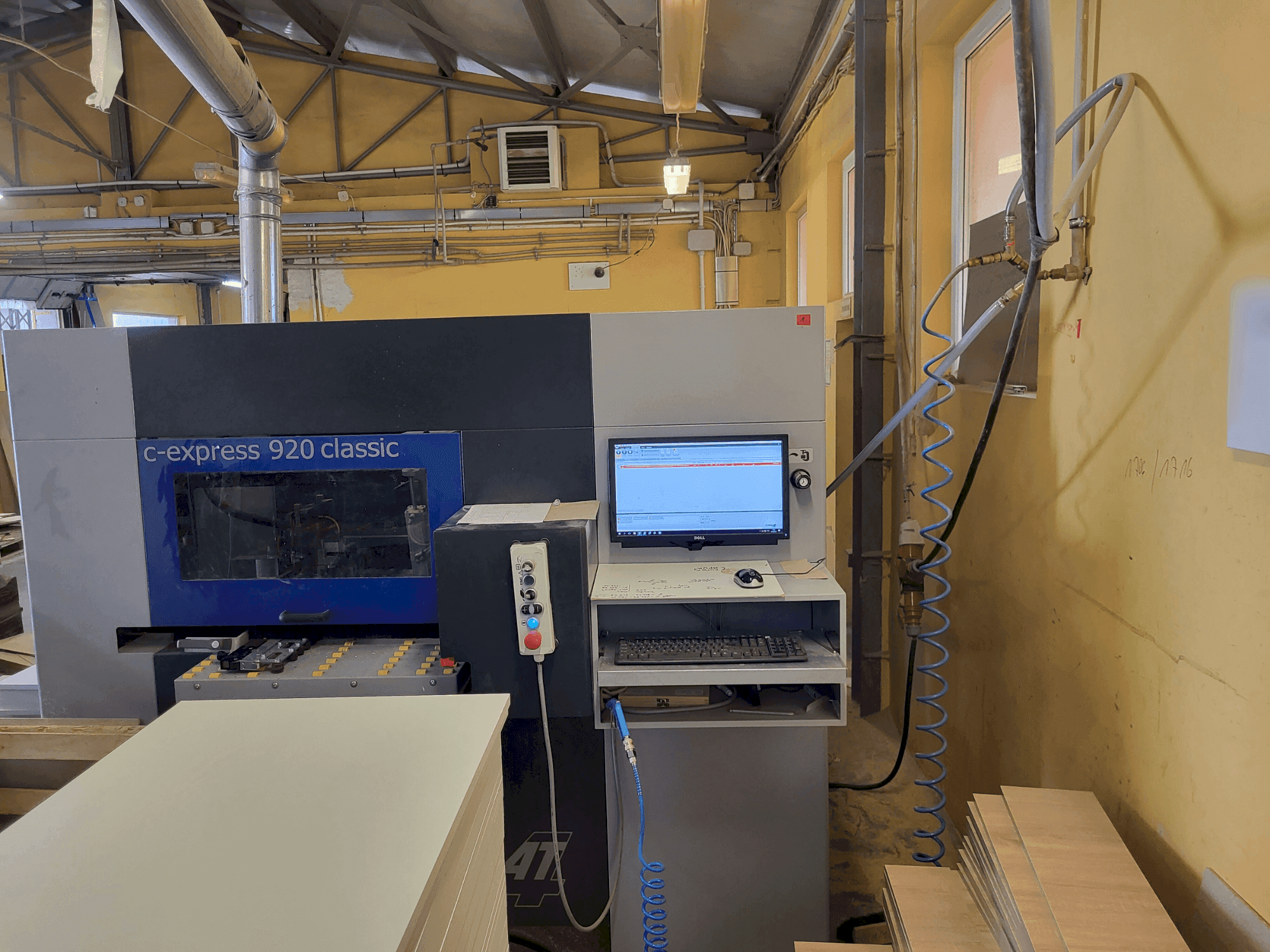 Frontansicht der FELDER FORMAT 4 C-Express Classic  Maschine