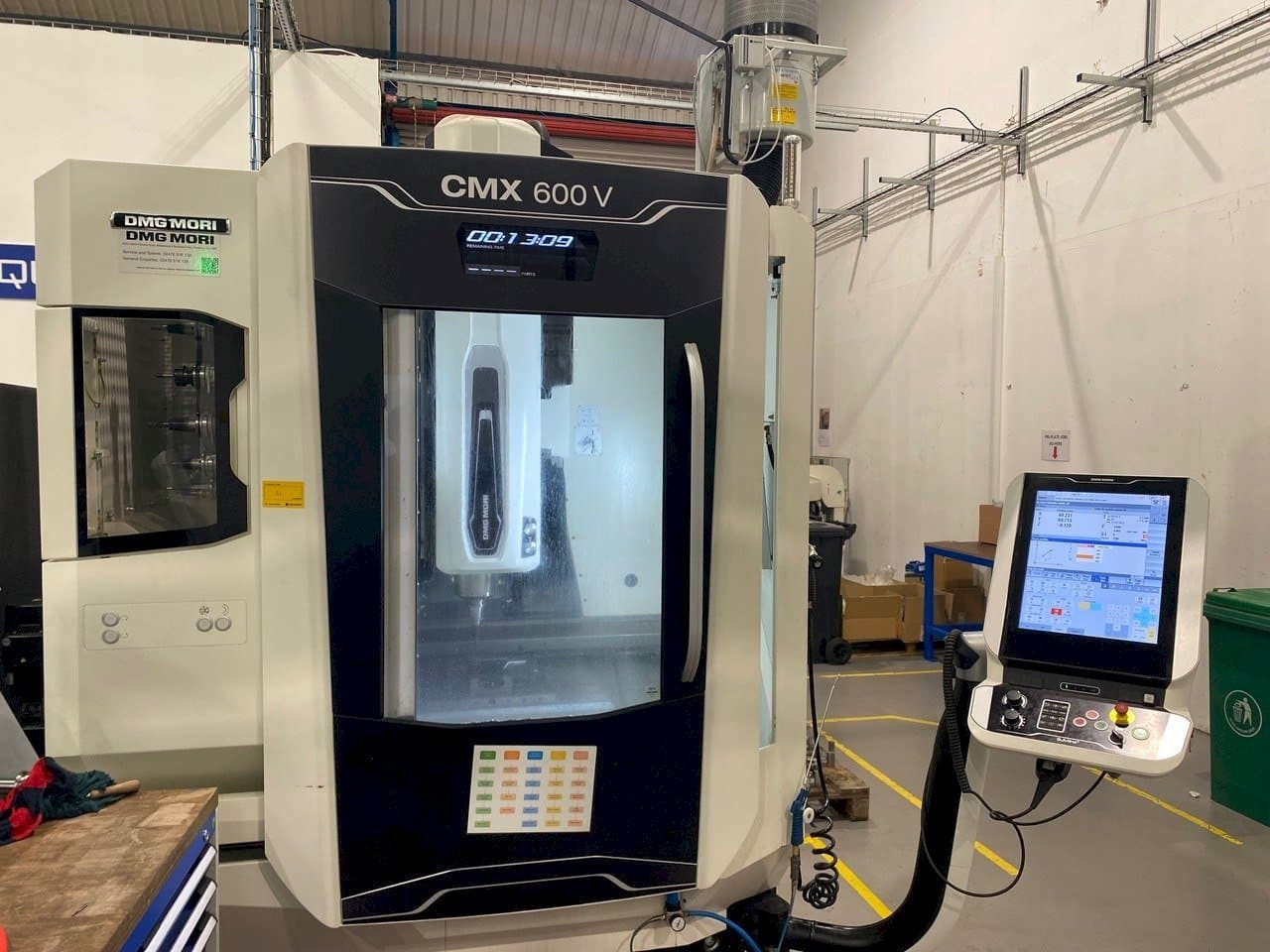 Frontansicht der DMG CMX 600 V  Maschine