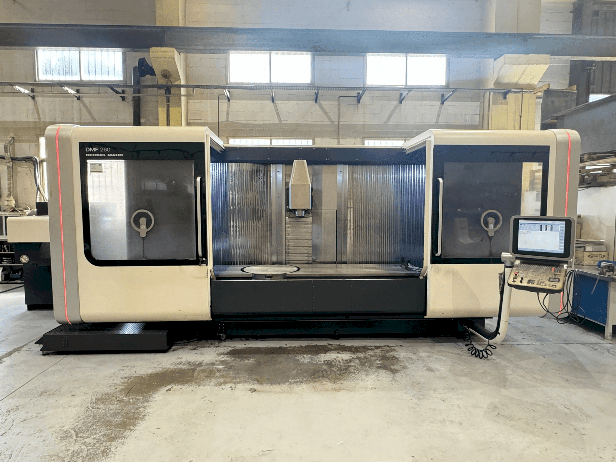 Frontansicht der DMG MORI DMF 260/7  Maschine