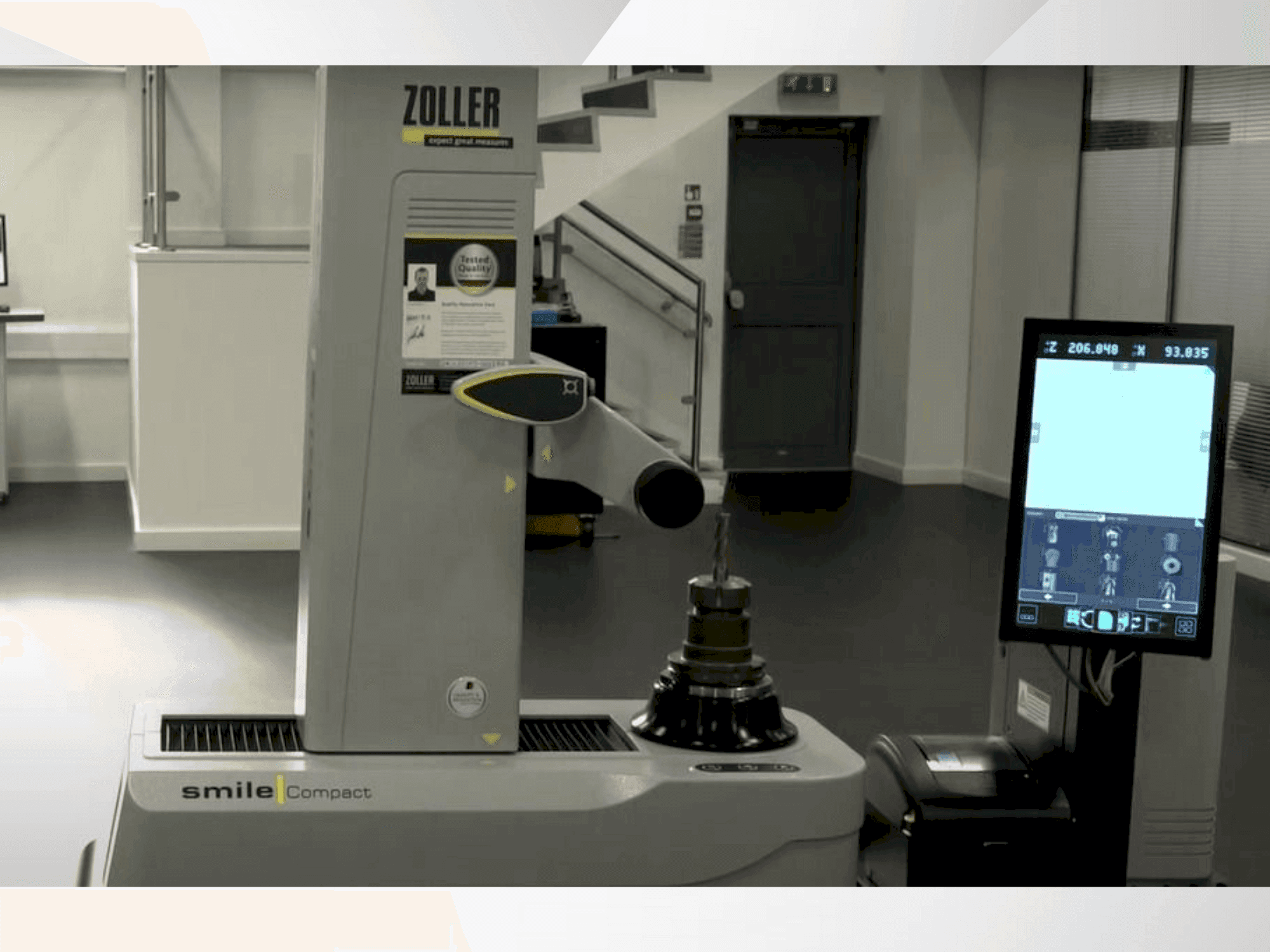 Frontansicht der Zoller Smile Pilot 4.0  Maschine