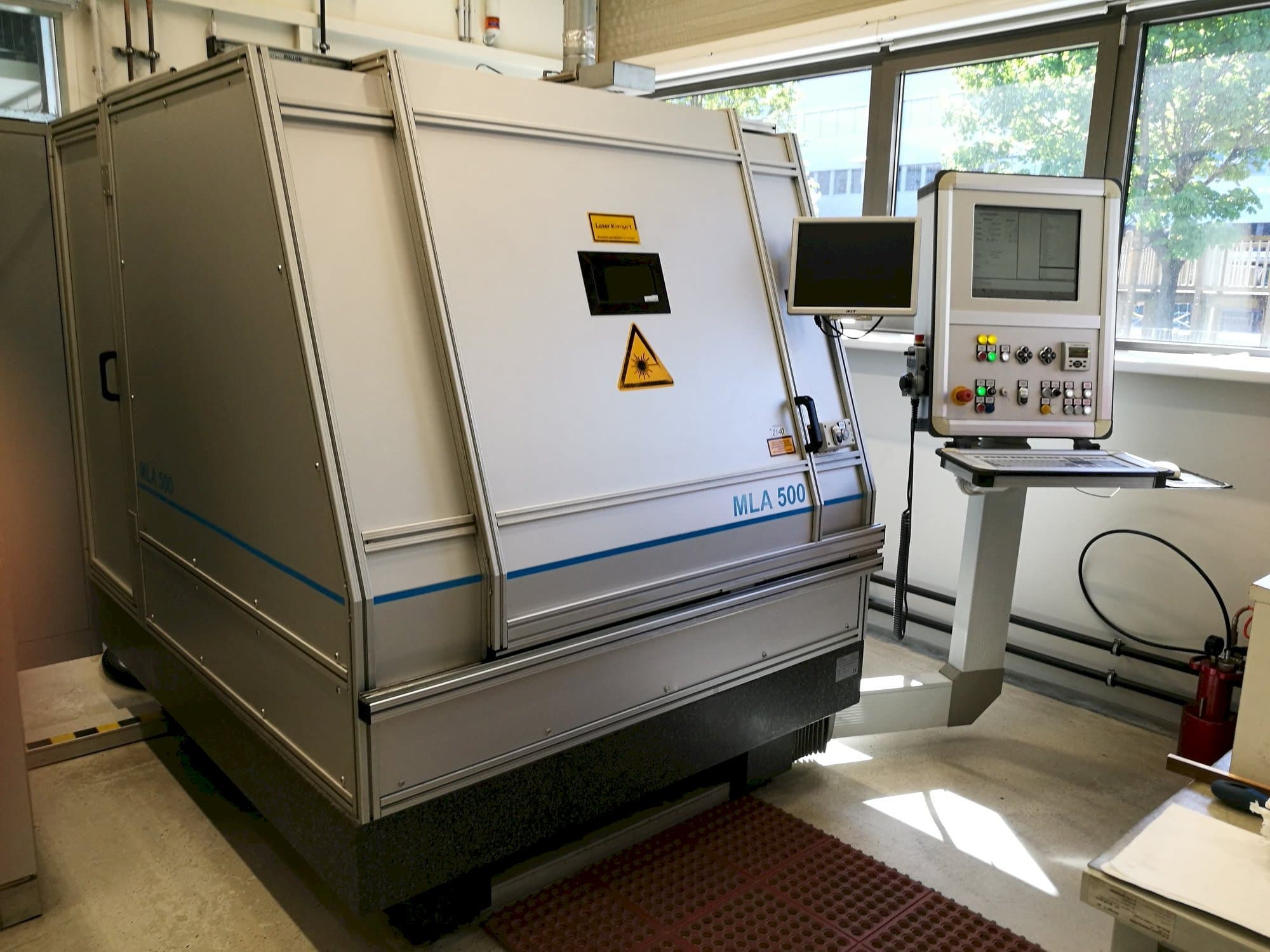 Frontansicht der LLT APPLIKATION MLA 500  Maschine