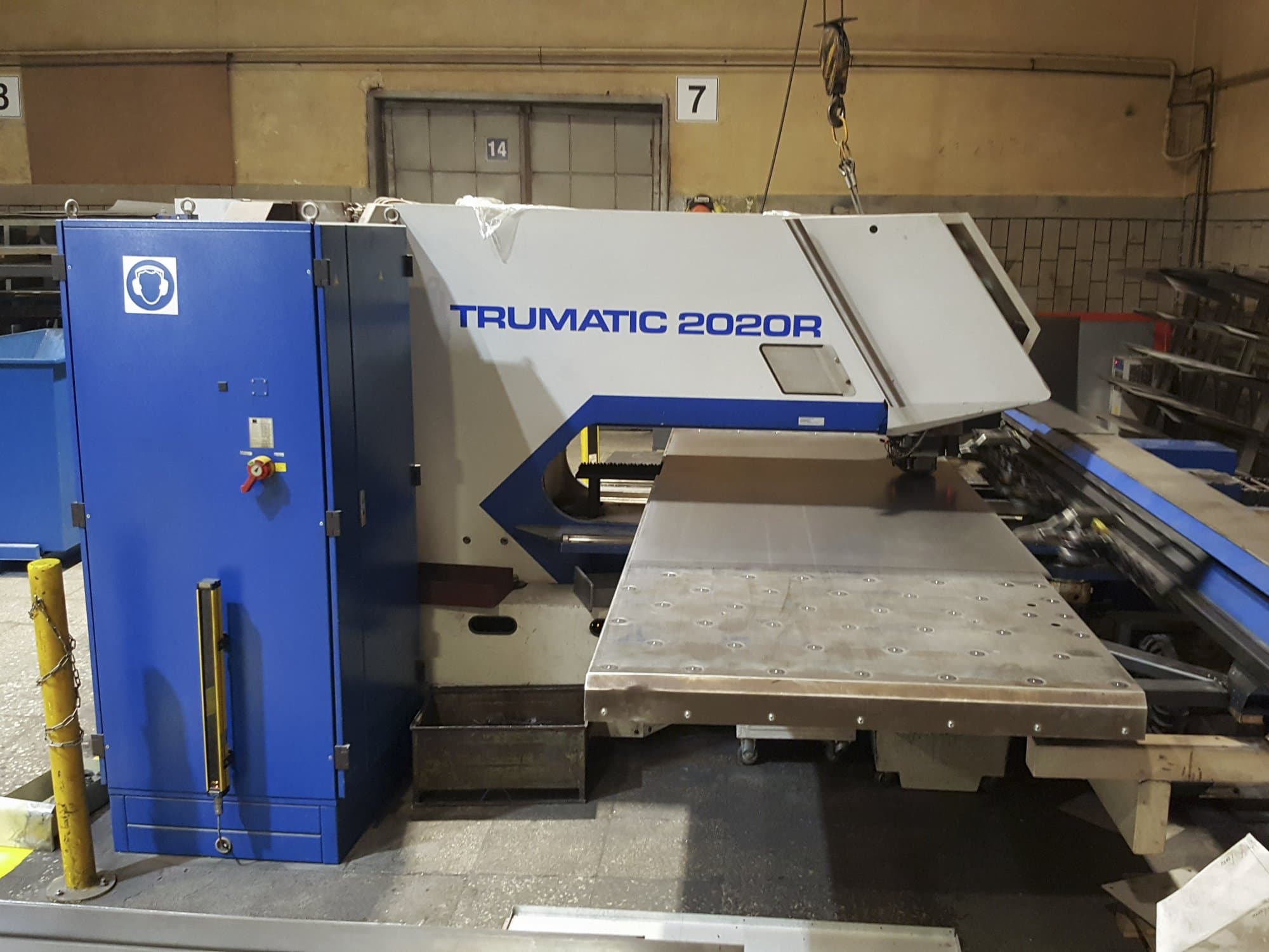 Frontansicht der Trumpf Trumatic 2020R Maschine