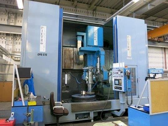 Frontansicht der PIETRO CARNAGHI  ATF 8 SH  Maschine