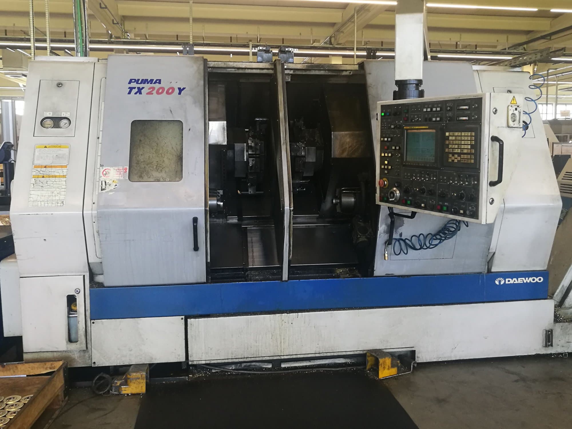 Frontansicht der DAEWOO PUMA TX20Y Maschine