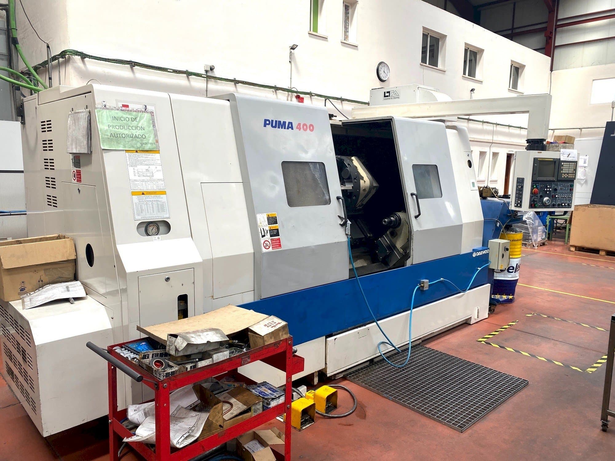 Frontansicht der DAEWOO PUMA 400  Maschine