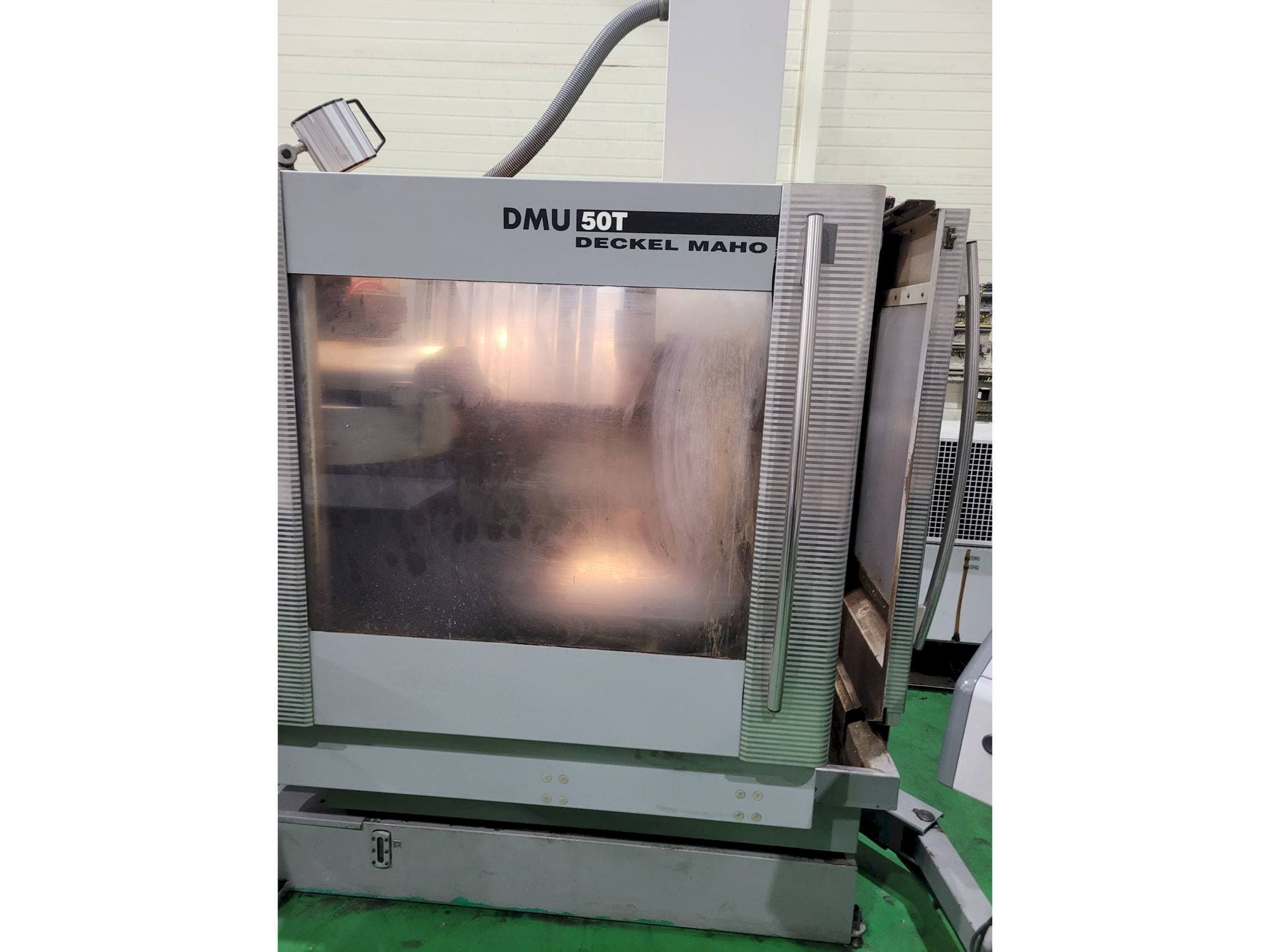 Frontansicht der DECKEL MAHO DMU 50 T  Maschine