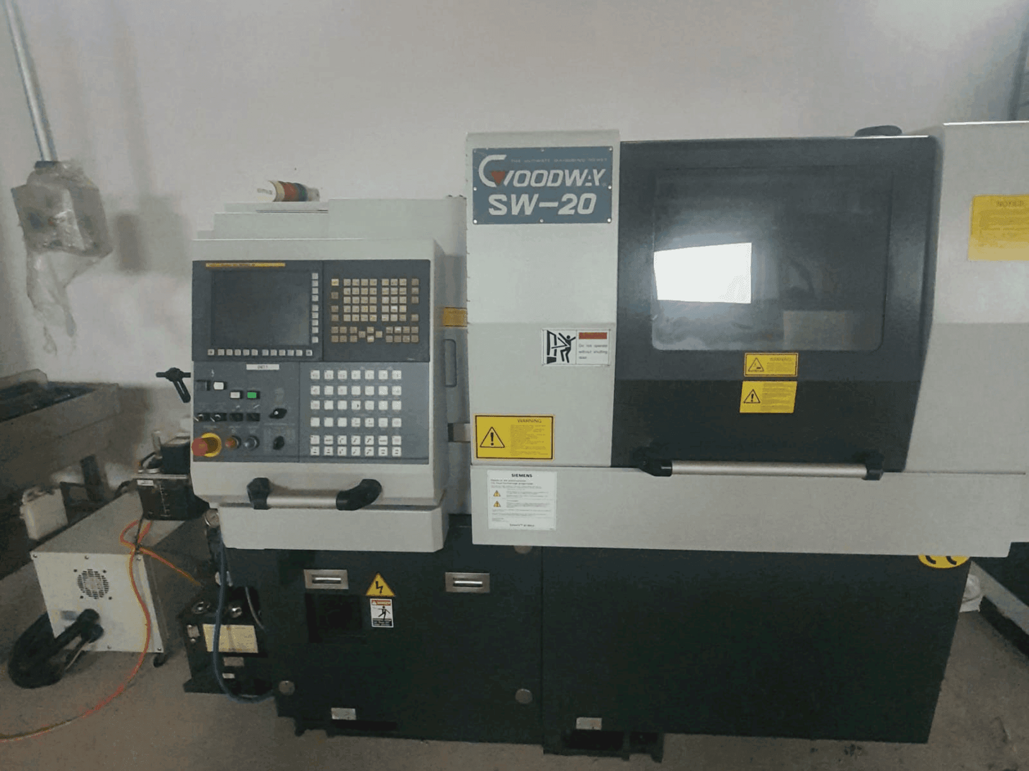 Frontansicht der Goodway SW-20  Maschine