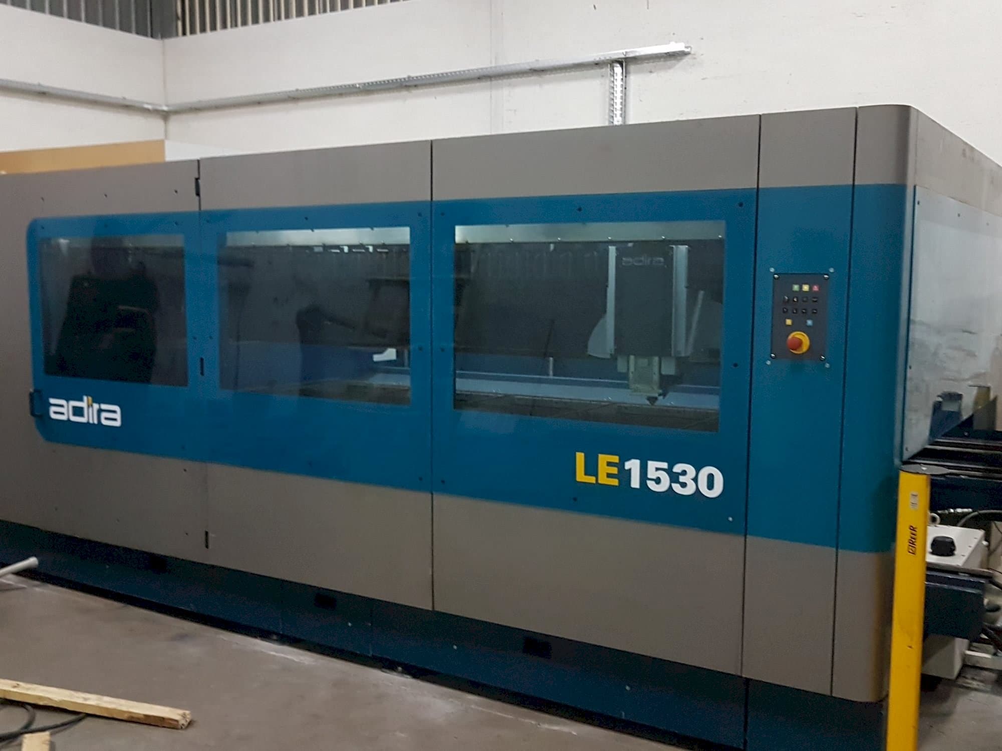 Frontansicht der ADIRA Le1530  Maschine