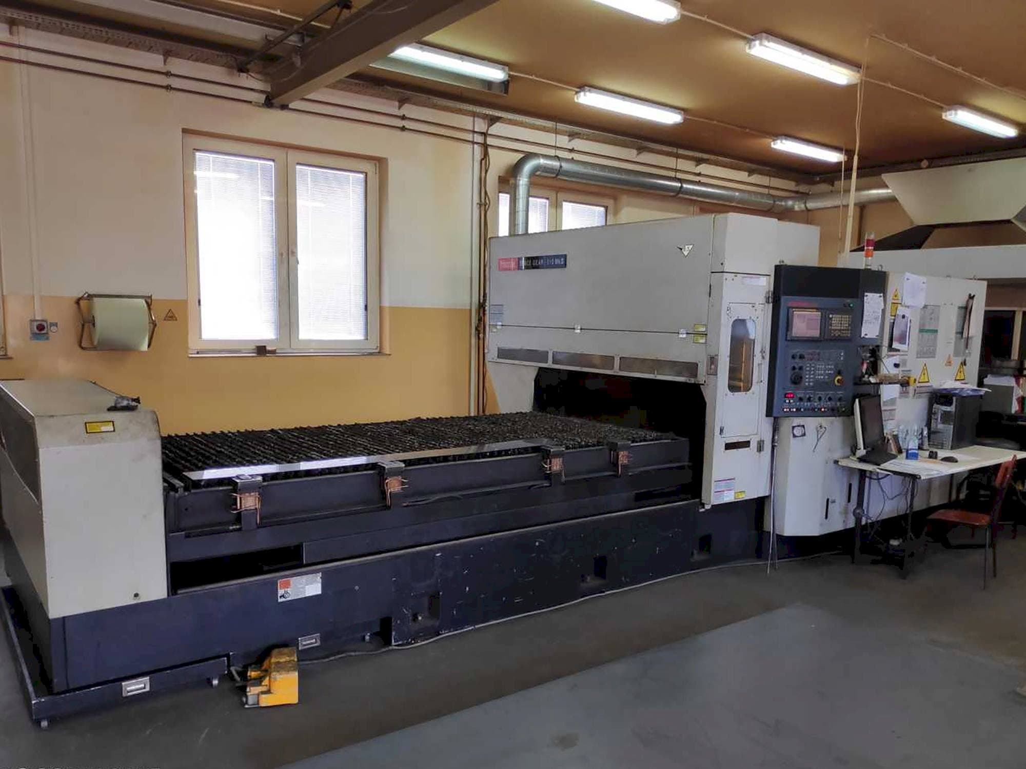 Frontansicht der Mazak Space Gear 510 Mk II  Maschine