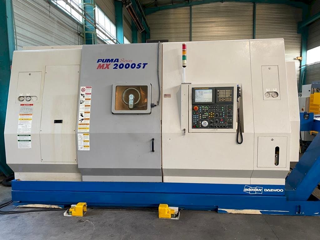 Frontansicht der Doosan PUMA MX 2000 ST  Maschine
