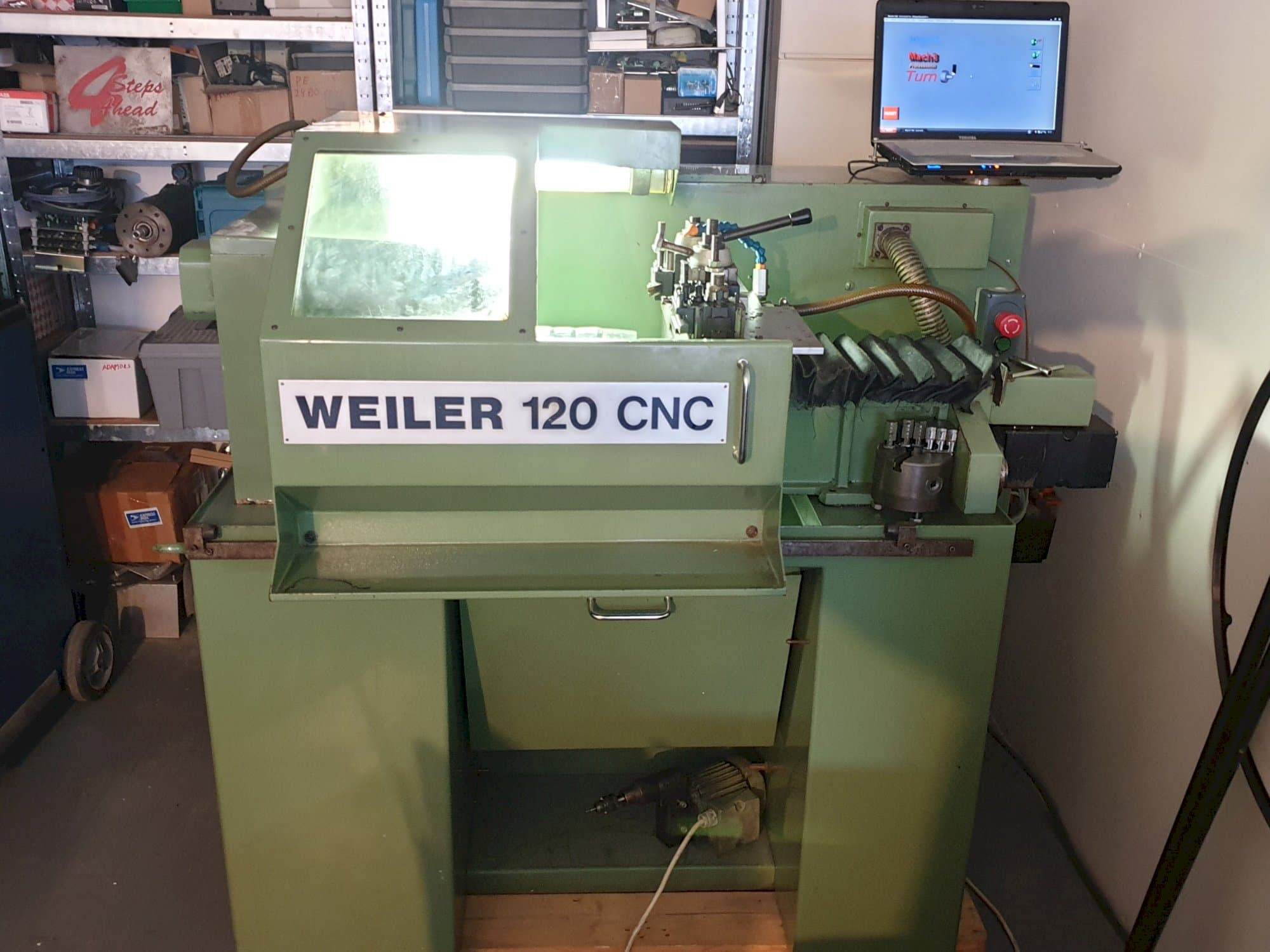 Frontansicht der Weiler 120 CNC Maschine