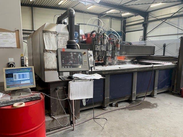 Frontansicht der Bystronic ByJet Pro 3015  Maschine