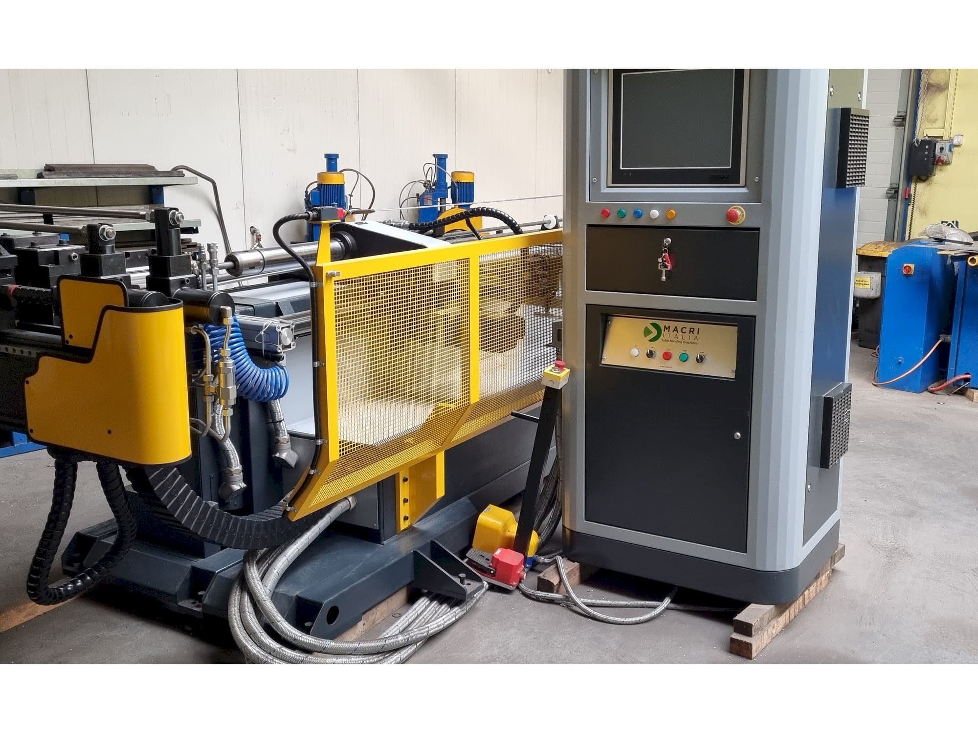 Frontansicht der MACRI ITALIA PROVAR 6-45 U-D  Maschine