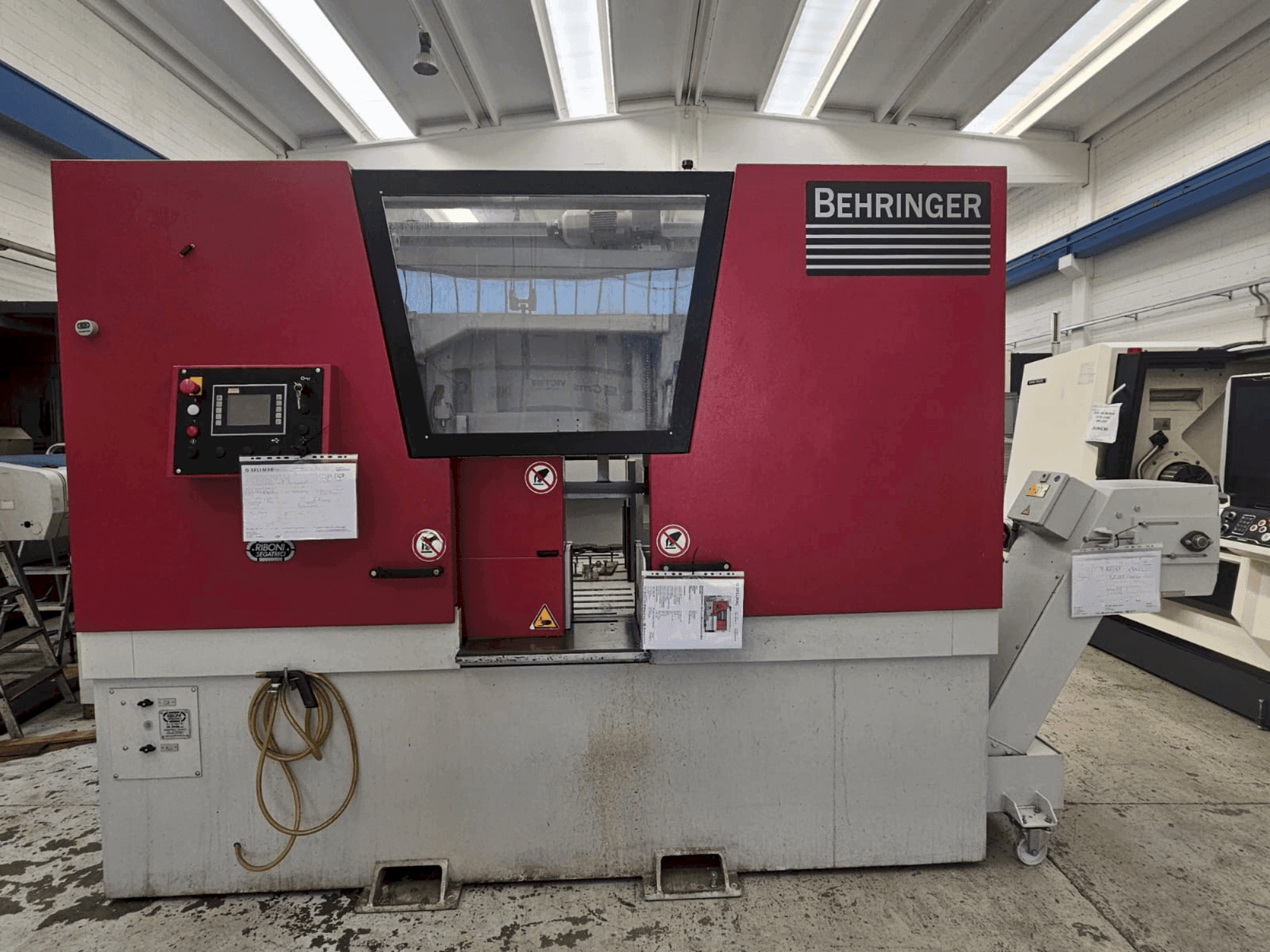 Frontansicht der Behringer HBE 511 A  Maschine