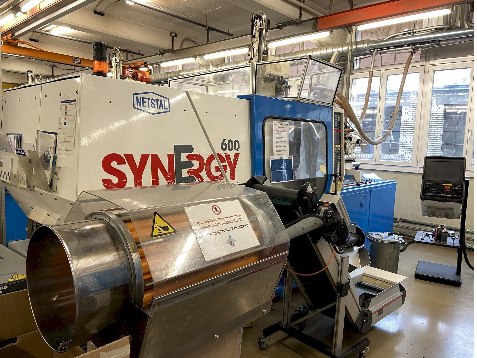 Frontansicht der Netstal SYNERGY 600-60  Maschine