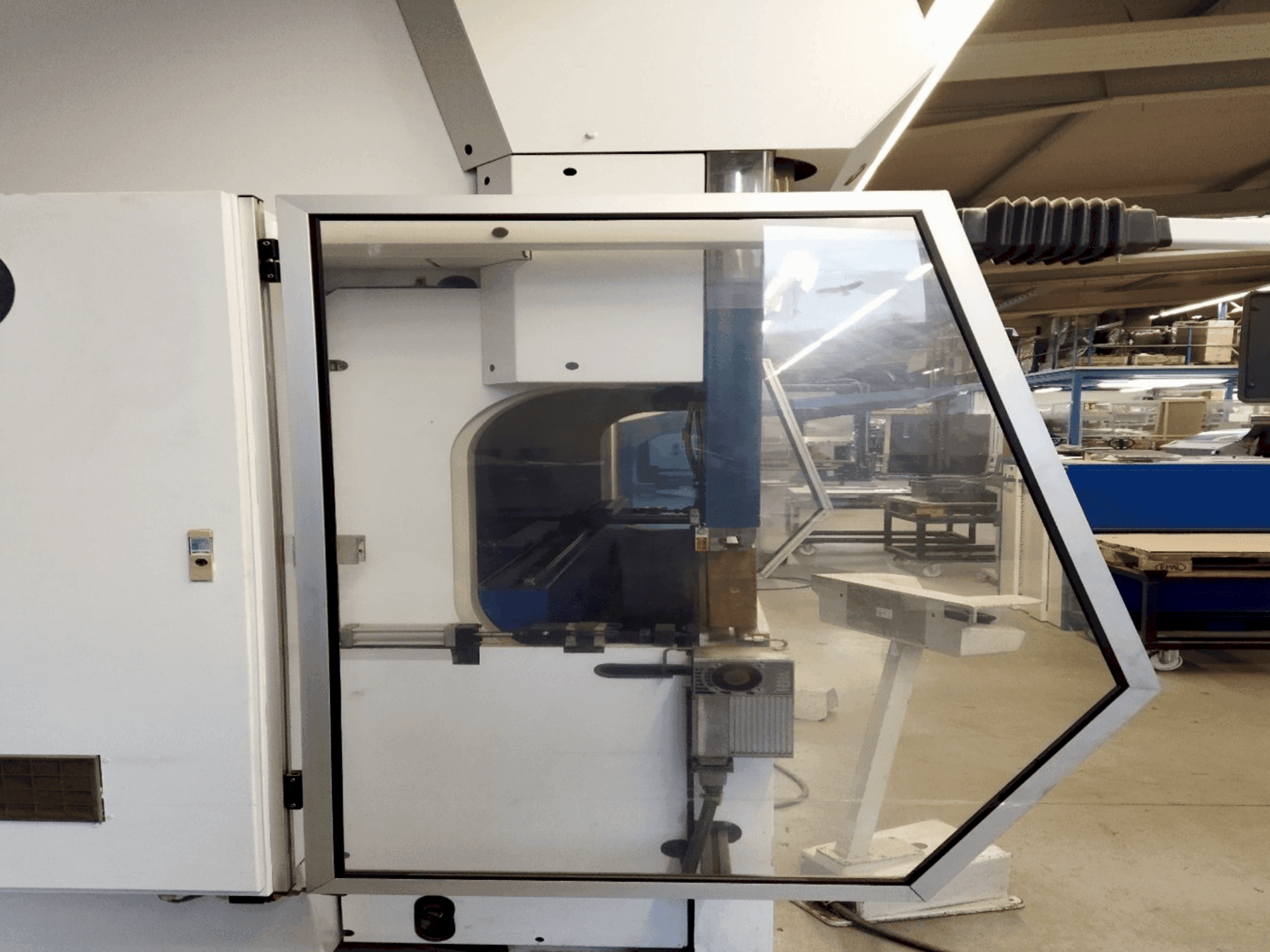 Frontansicht der TRUMPF TrumaBend V130  Maschine