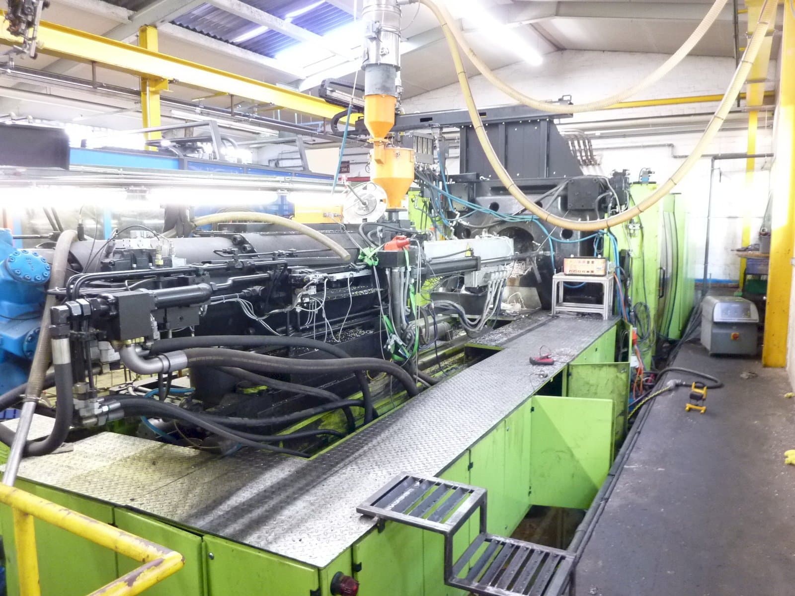 Linke Seitenansicht der ENGEL ES 10000/1300 DK  Maschine