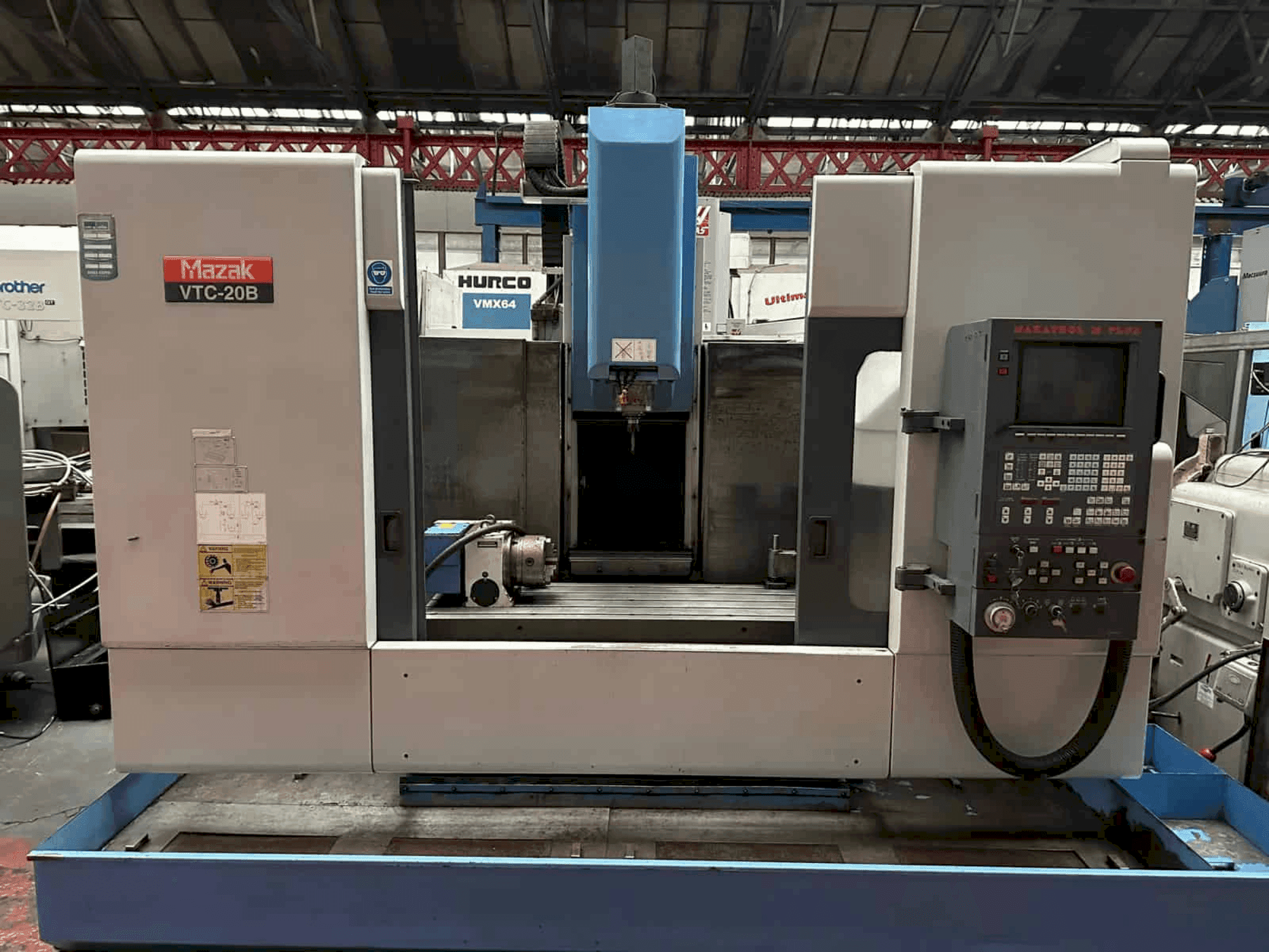 Frontansicht der Mazak VTC - 20B  Maschine