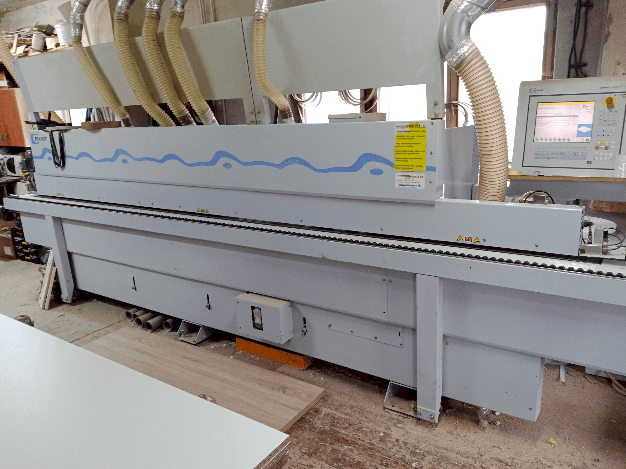 Frontansicht der BRANDT Highflex 1440  Maschine