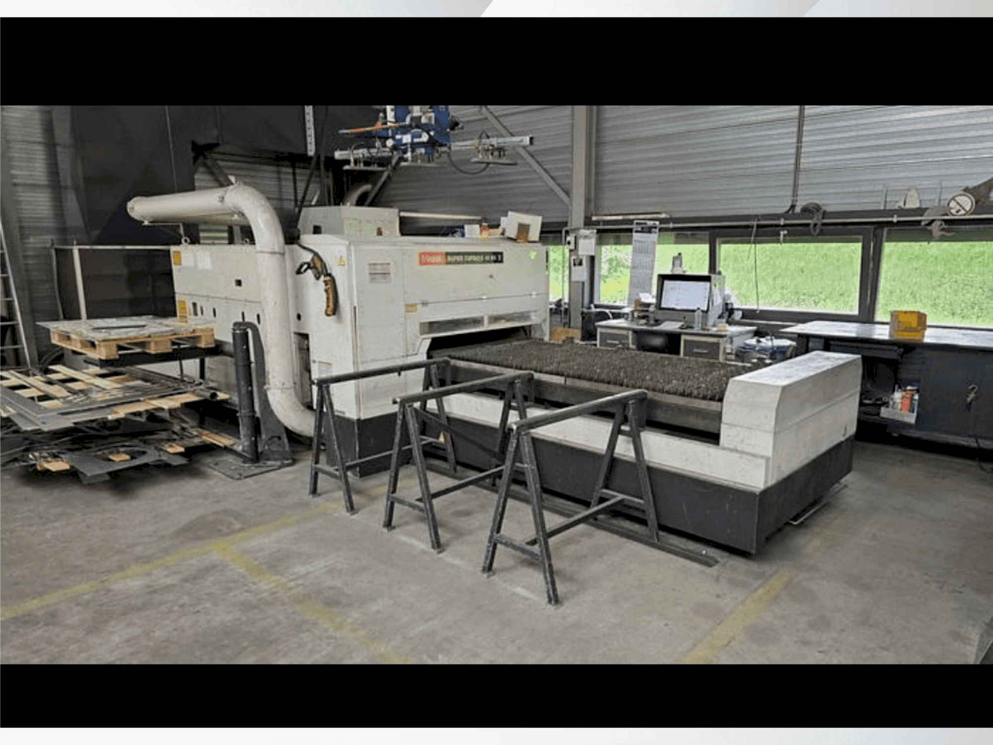 Frontansicht der Mazak Super Turbo-X 48 MK II  Maschine