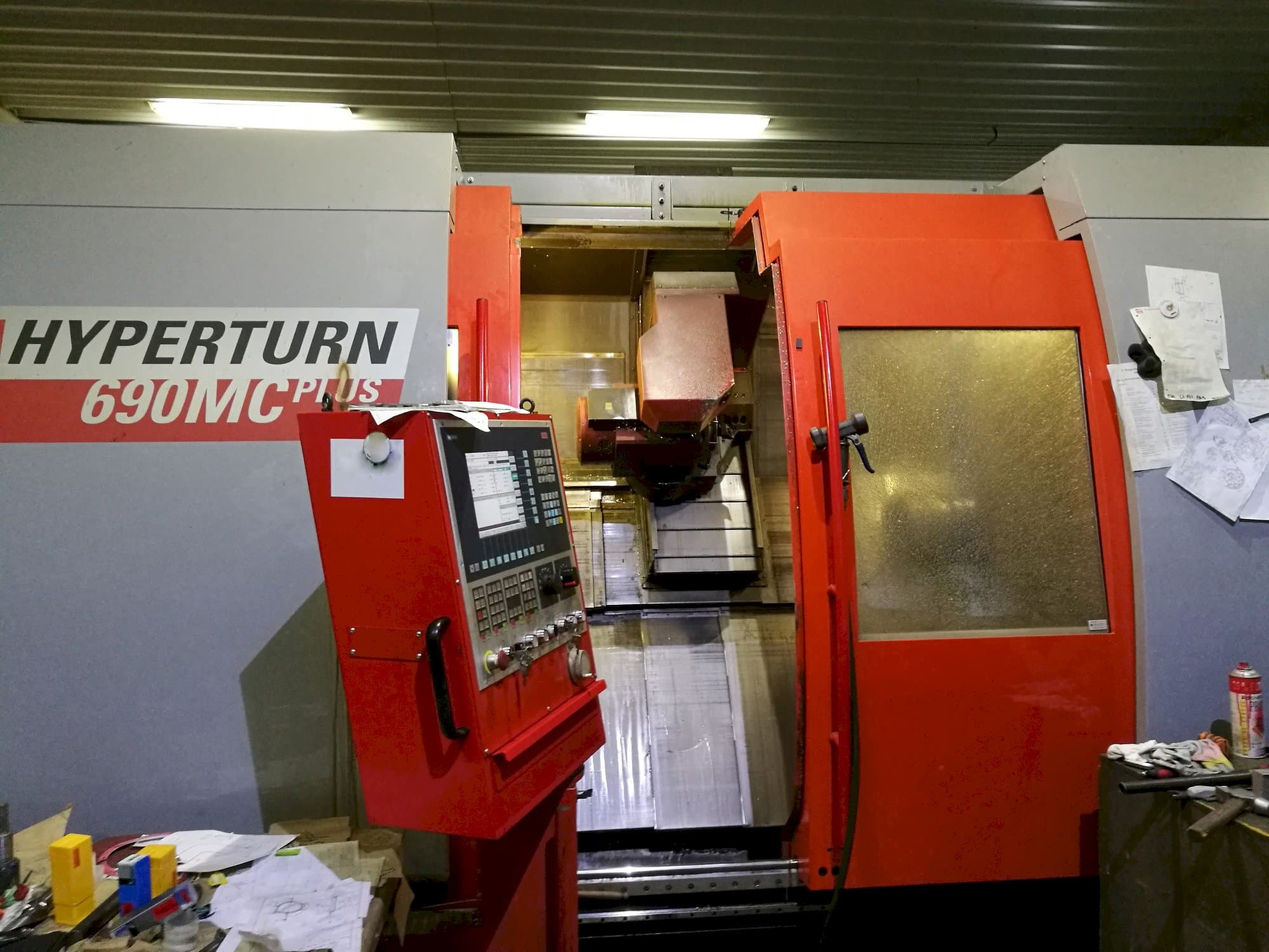 Frontansicht der EMCO Hyperturn 690MC Plus B  Maschine