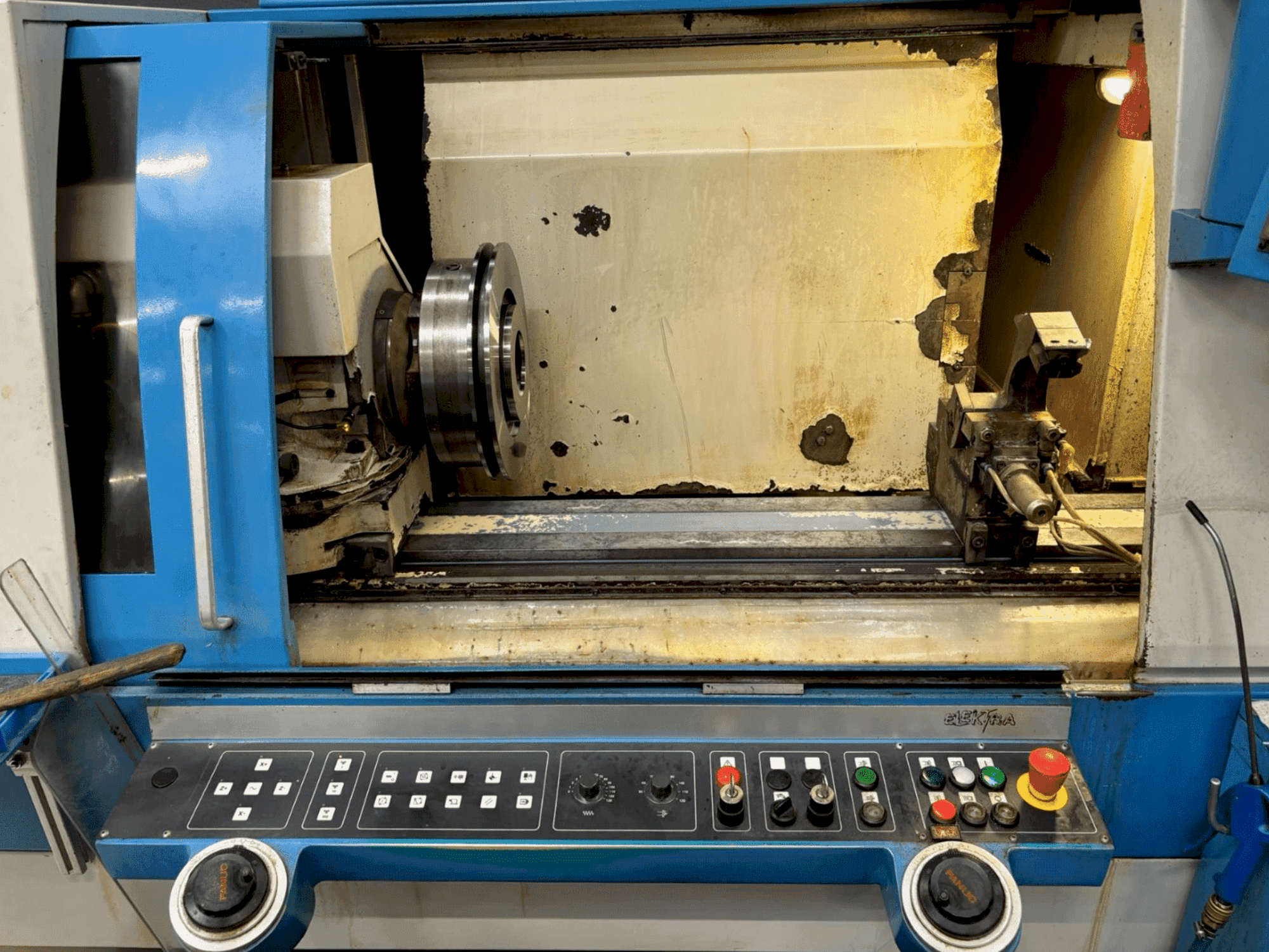 Arbeitsraum der Tacchella MPC 1023 (2003) Maschine