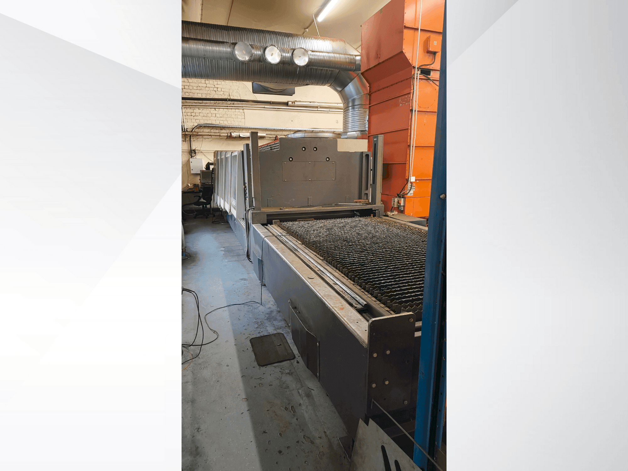 Frontansicht der Bystronic BySpeed 3015  Maschine