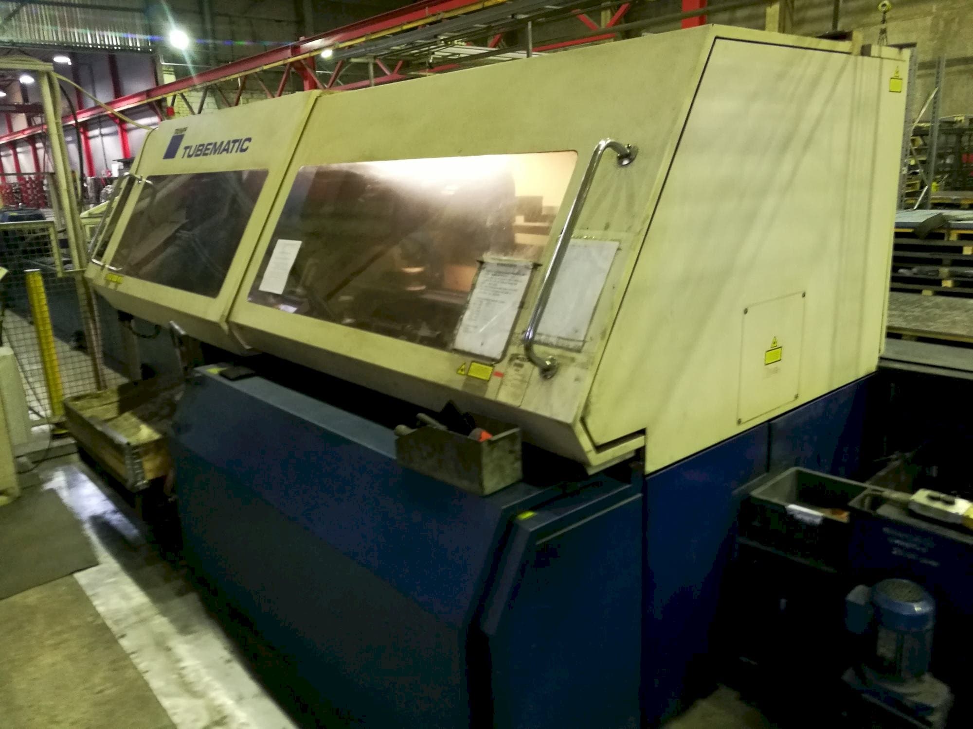 Rechte Seitenansicht der Trumpf Tubematic  Maschine