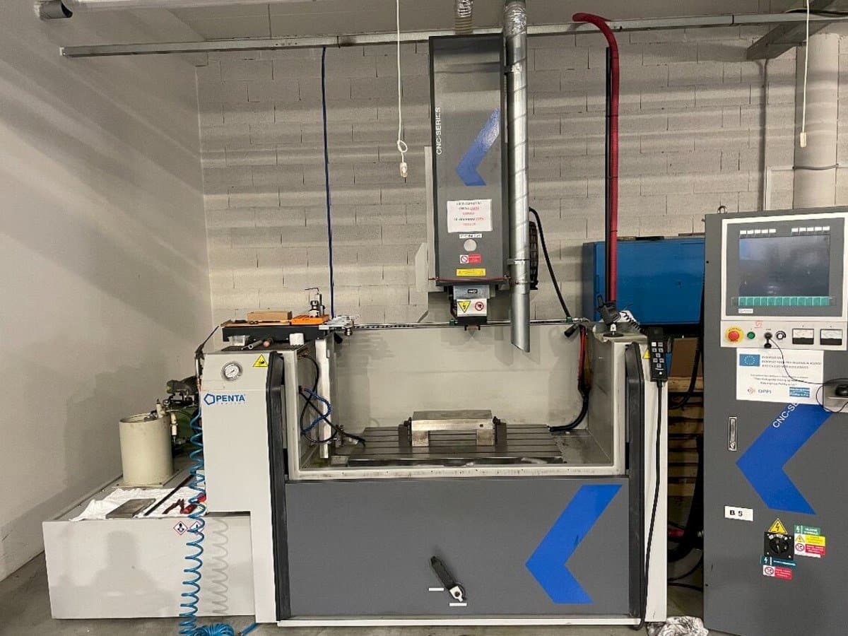 Frontansicht der PENTA 650G CNC  Maschine