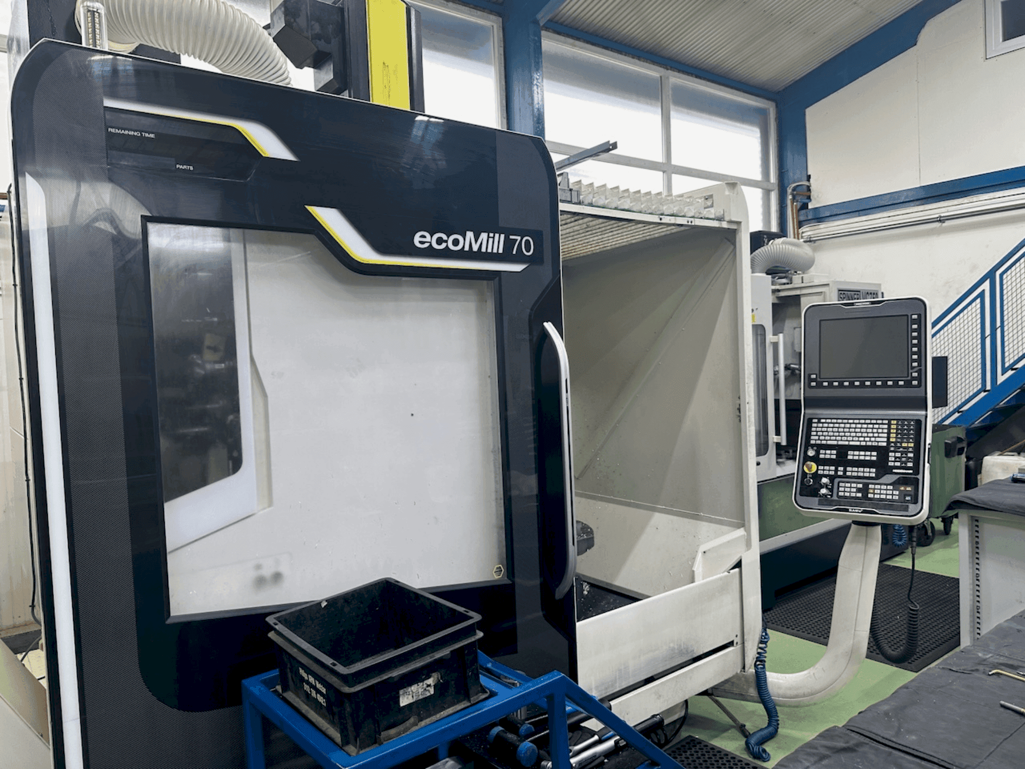 Frontansicht der DMG MORI ecoMill 70  Maschine