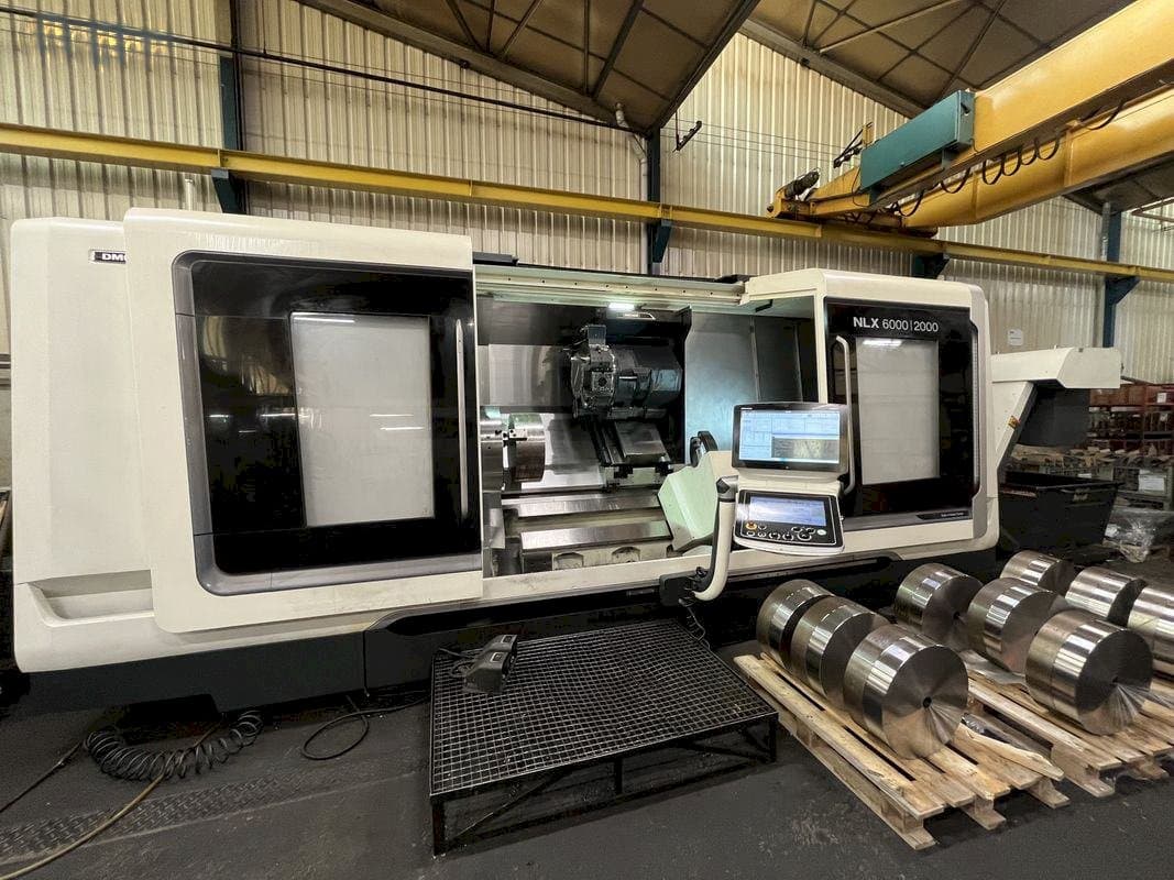 Linke Seitenansicht der DMG MORI NLX 6000 | 2000  Maschine