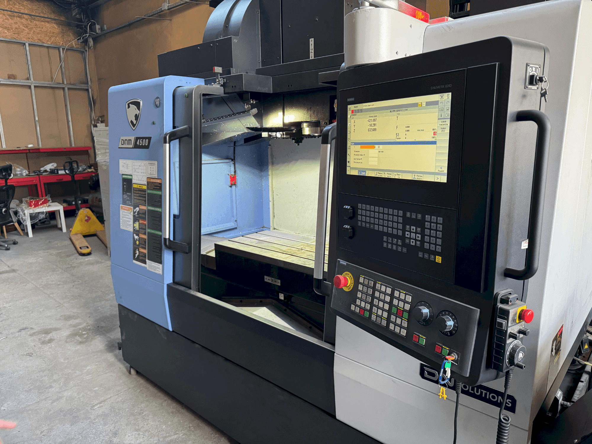Frontansicht der DN SOLUTIONS DNM 4500  Maschine