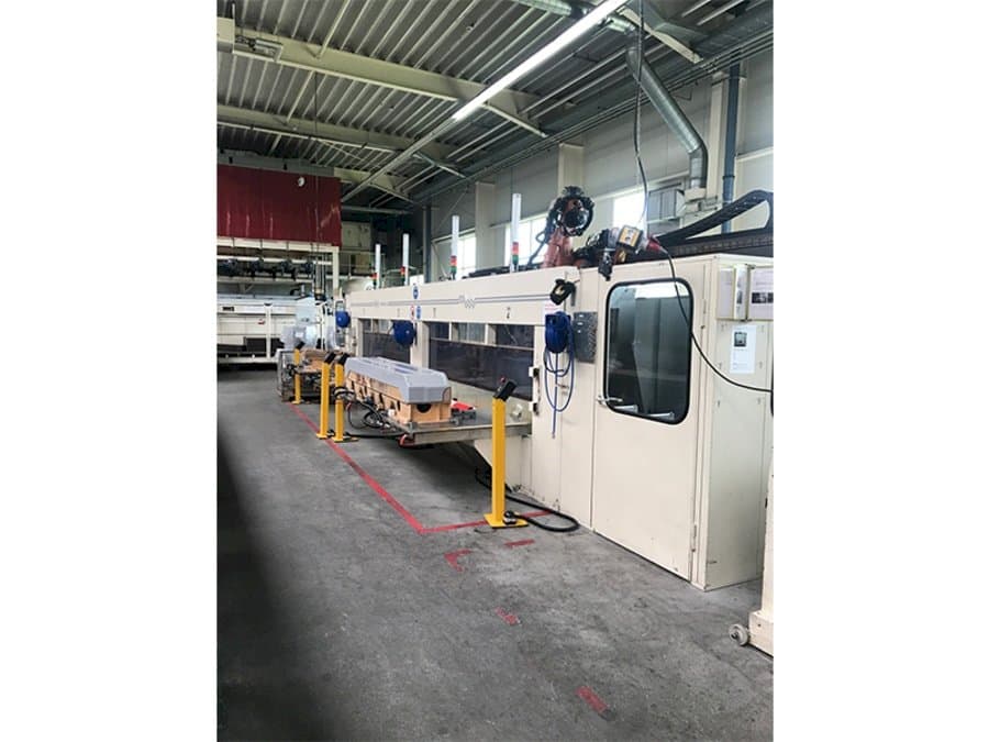 Rechte Seitenansicht der MAKA MROB 60 Jet  Maschine