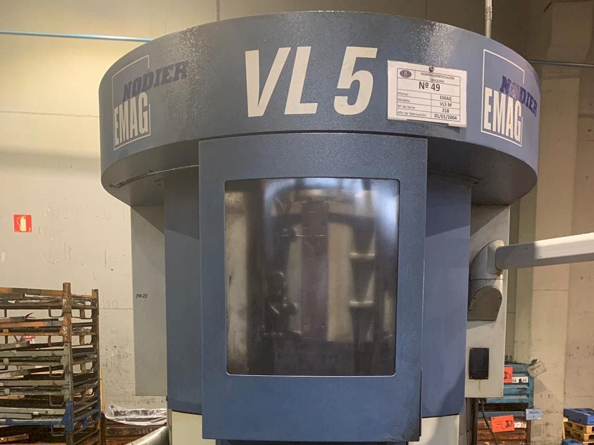 Frontansicht der EMAG VL 5 Maschine