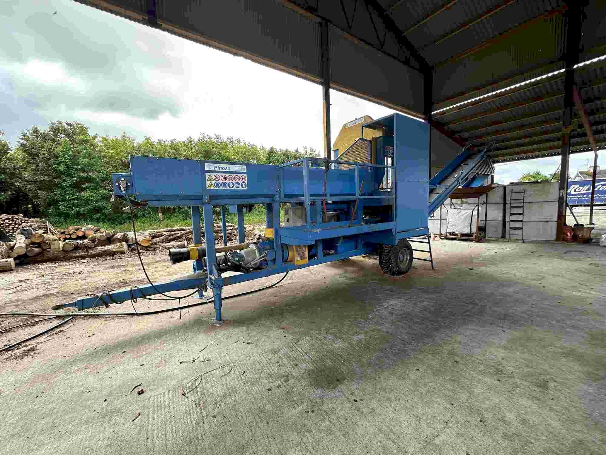 Frontansicht der PINOSA CPE 1200  Maschine