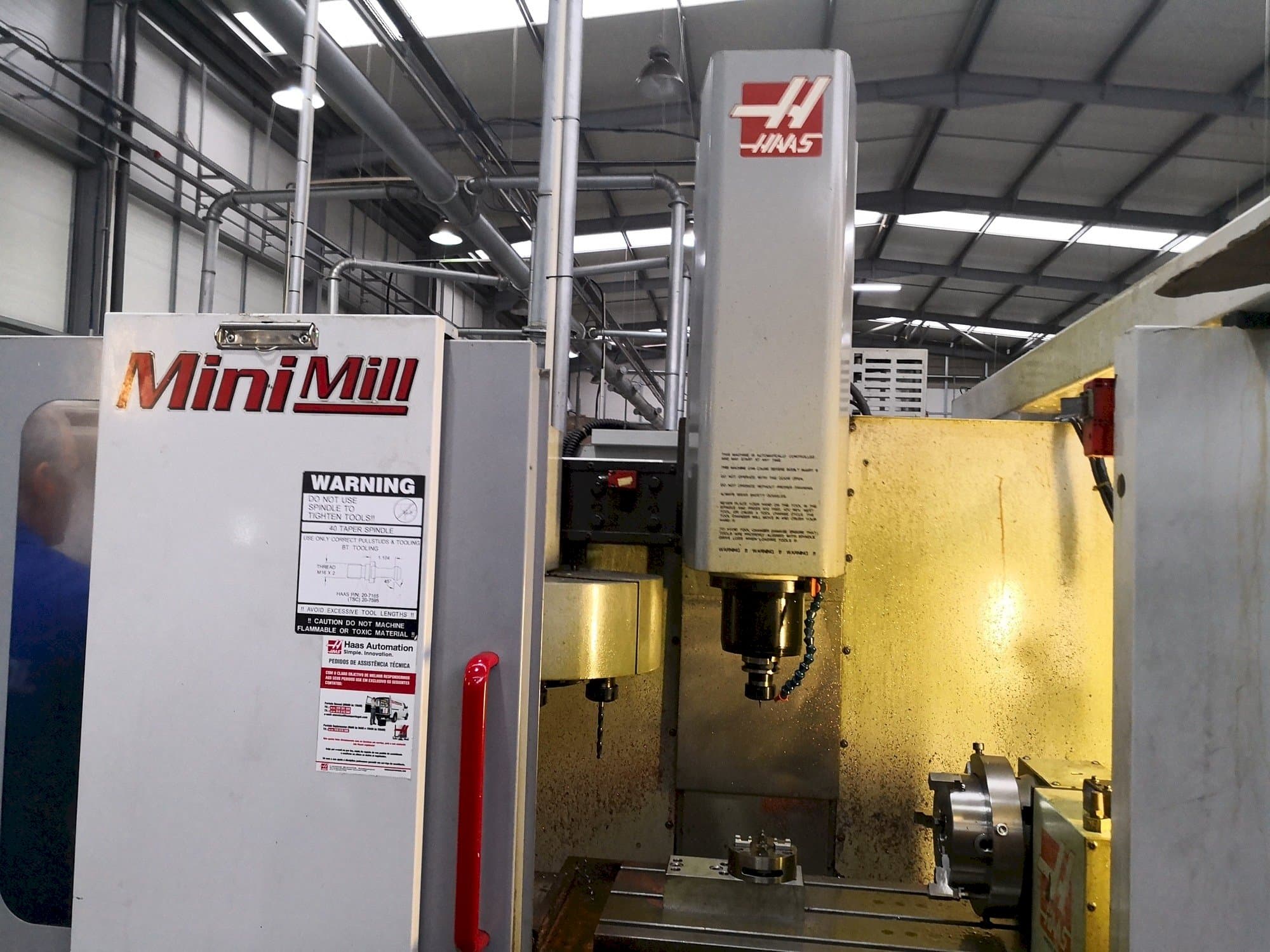 Frontansicht der HAAS Mini Mill CE  Maschine