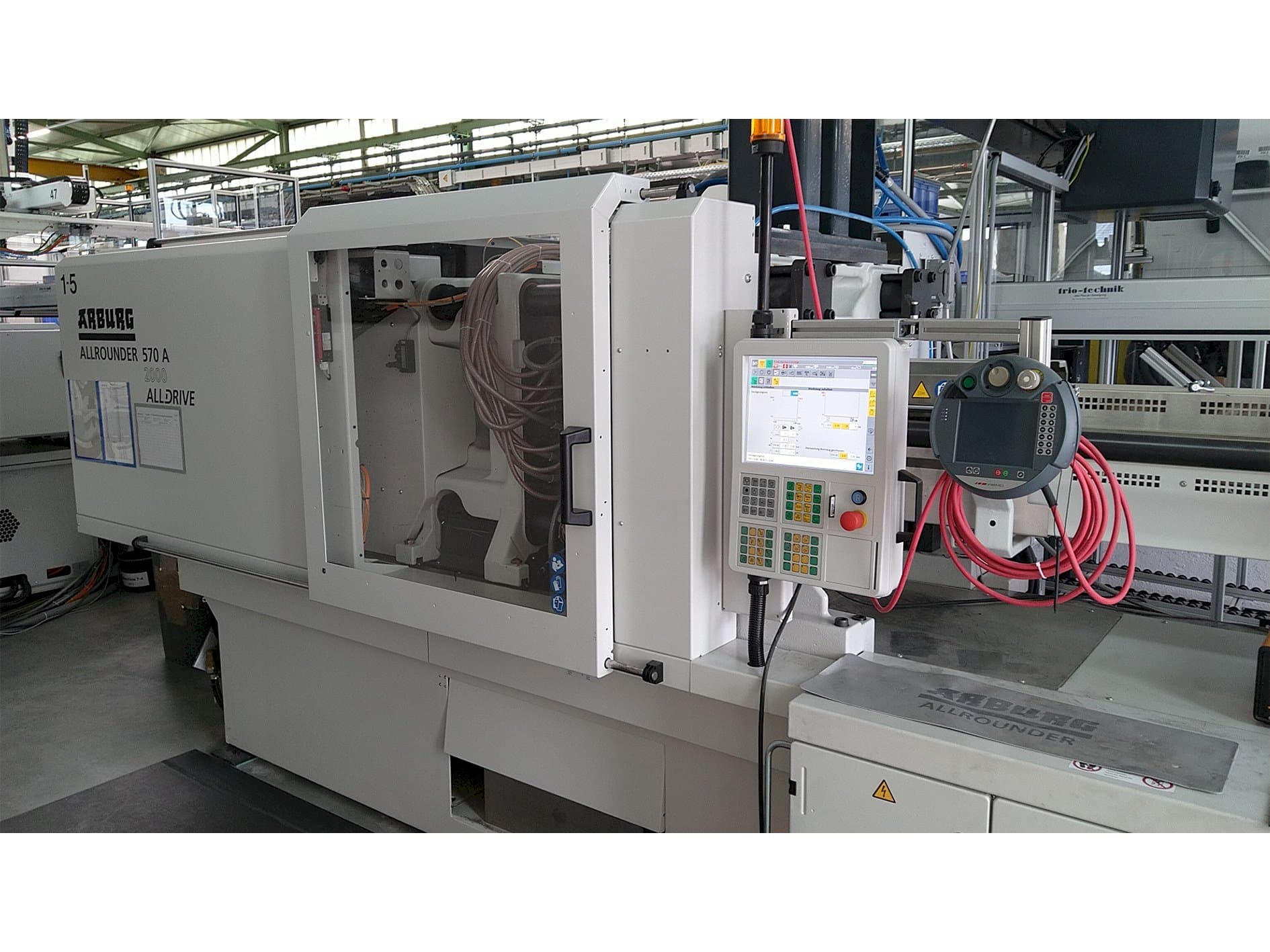 Frontansicht der Arburg Allrounder 570 A 2000-800 ALLDRIVE  Maschine