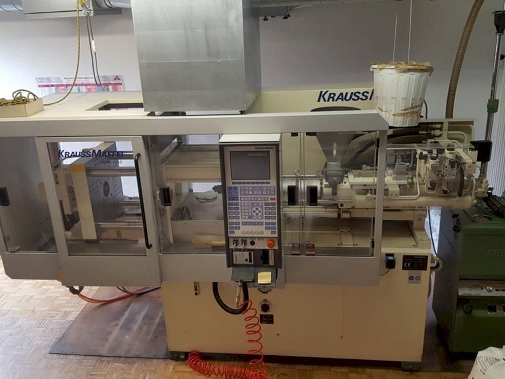 Frontansicht der Krauss Maffei 40-125 C Winner  Maschine
